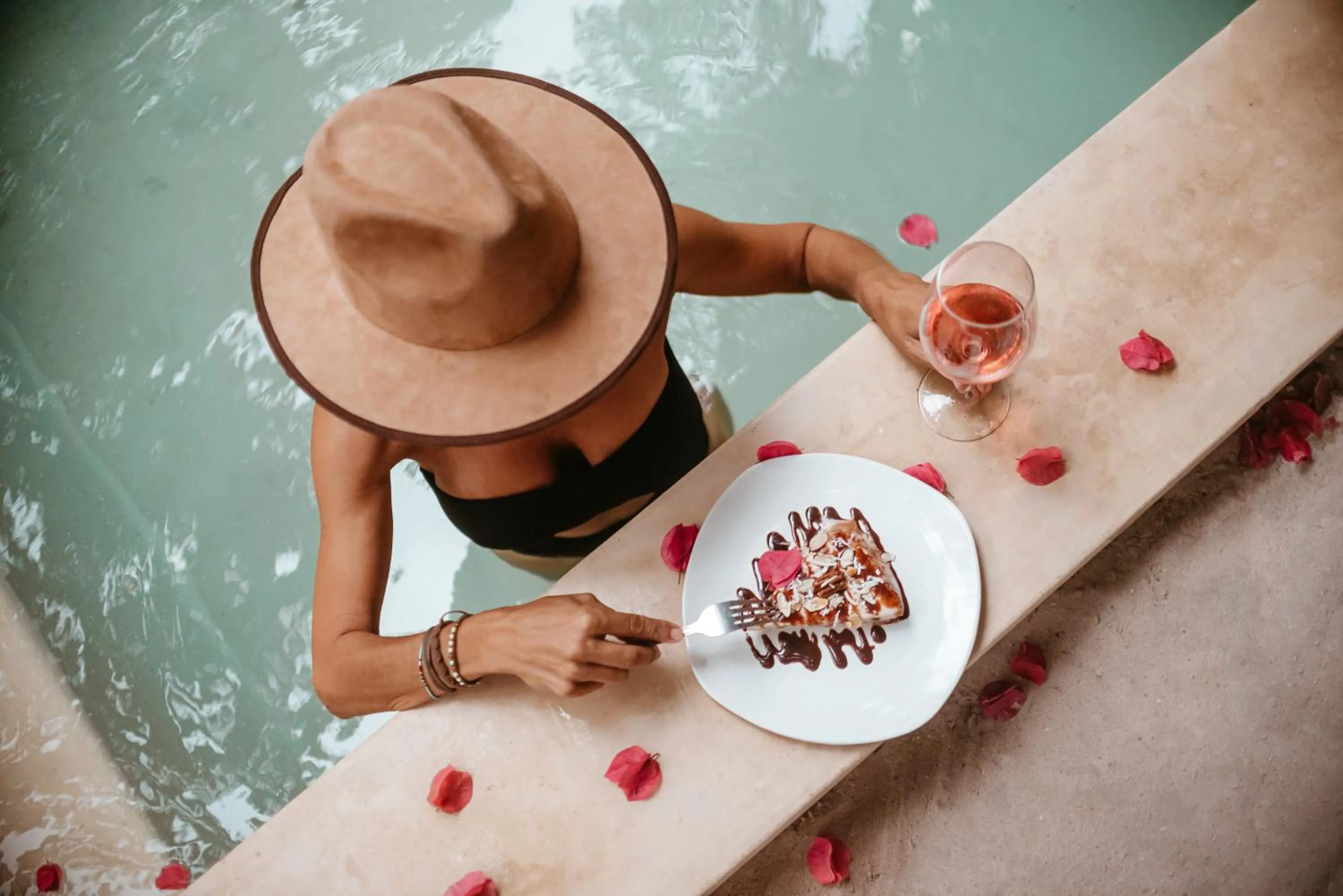 Swimming pool in LunArena Barefoot Comfort