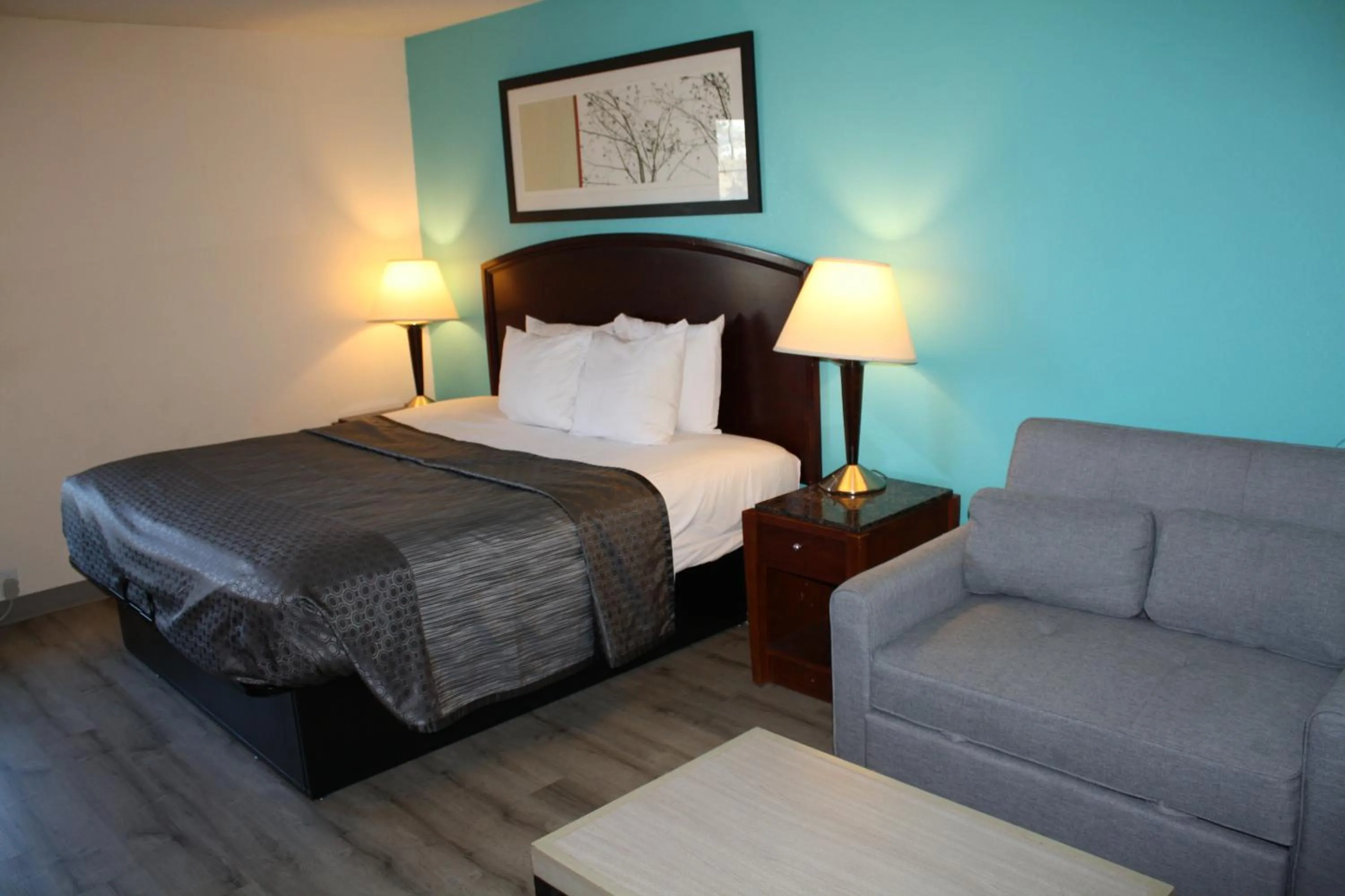 Property building, Bed in Executive Inn and Suites Wichita Falls