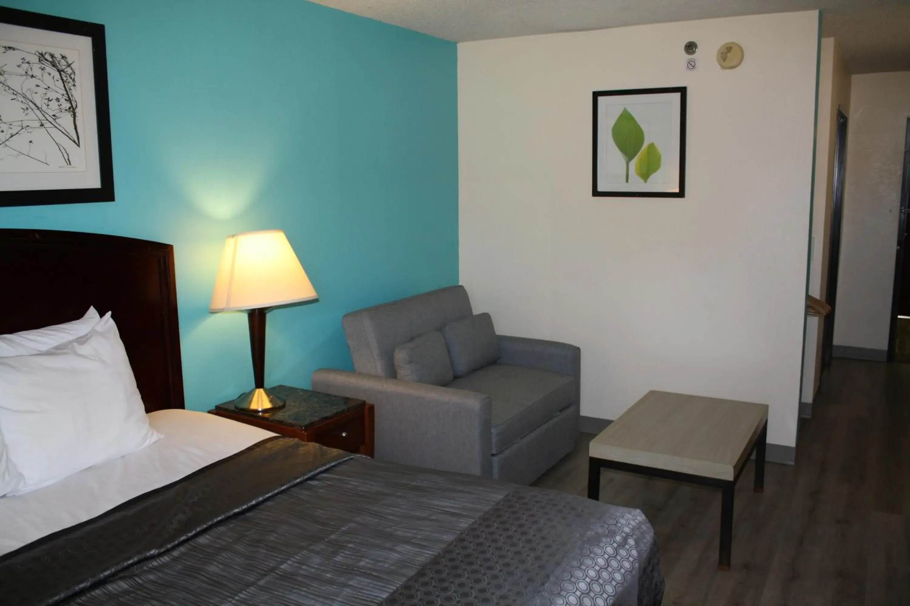 Property building, Bed in Executive Inn and Suites Wichita Falls Property building, Bed in Executive Inn and Suites Wichita Falls