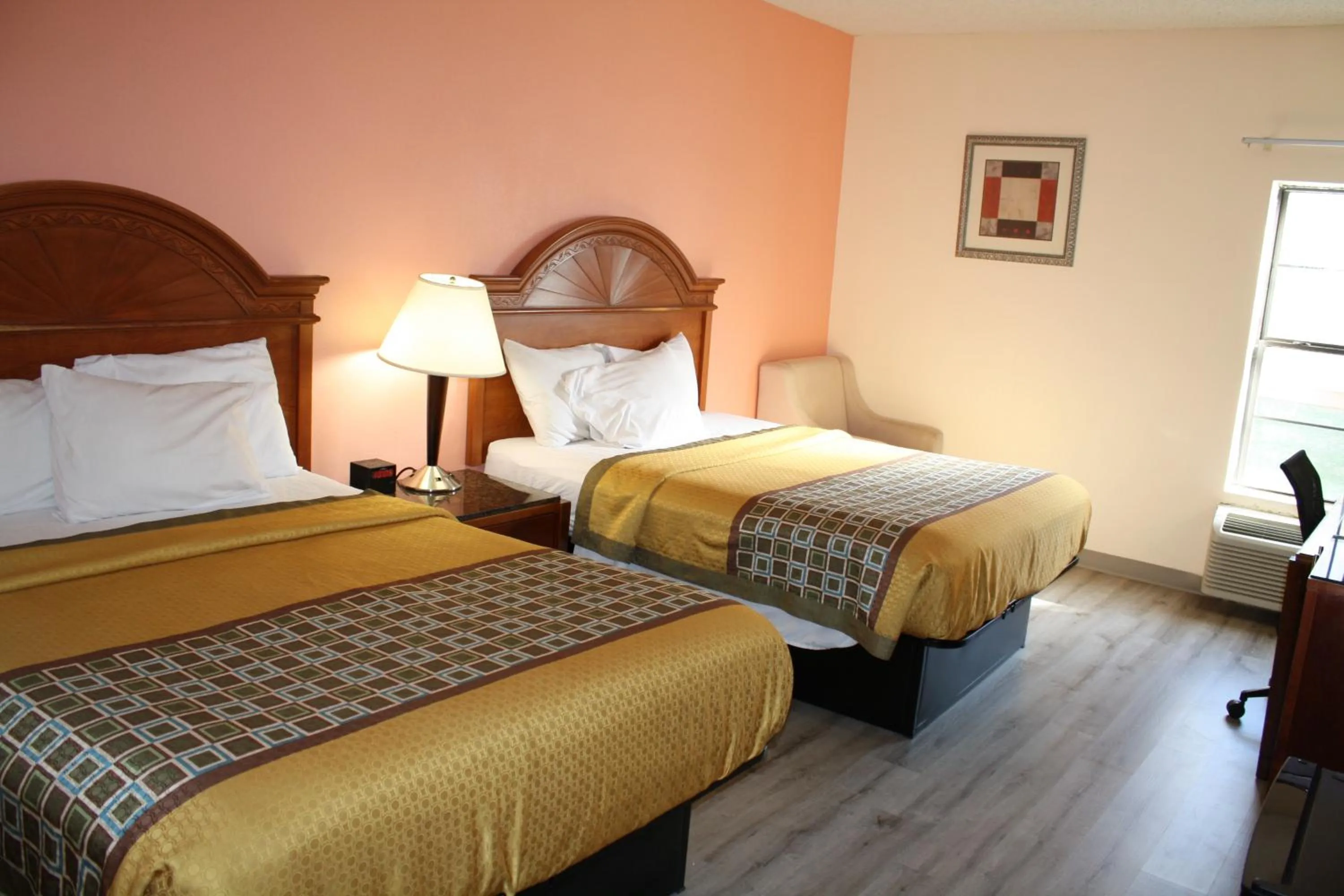 Property building, Bed in Executive Inn and Suites Wichita Falls