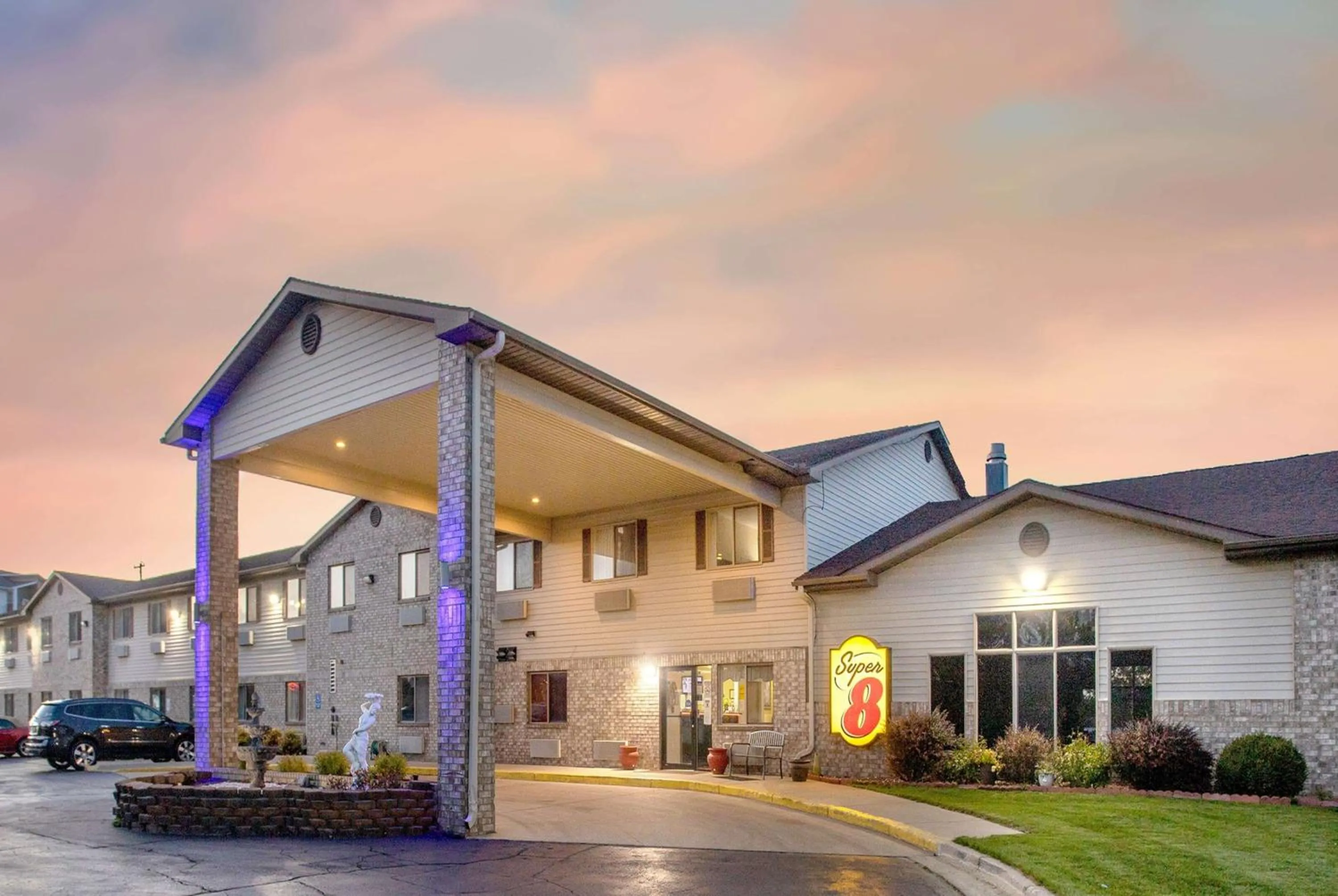 Property building in Super 8 by Wyndham Big Rapids