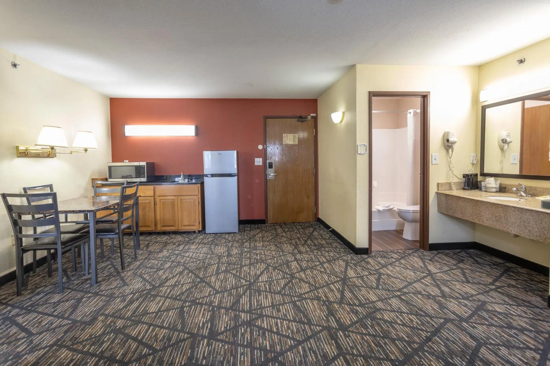 Dining area in Super 8 by Wyndham Big Rapids