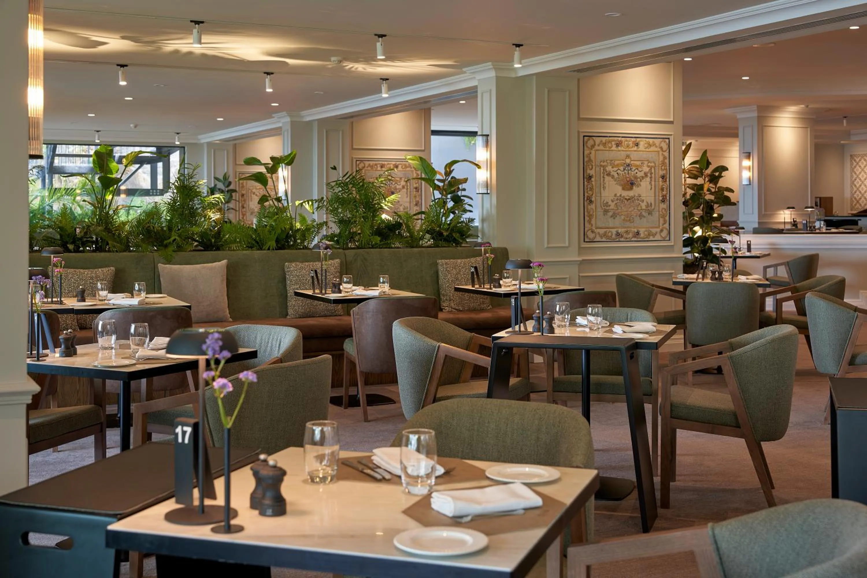 Restaurant/places to eat in The Cliff Bay - PortoBay