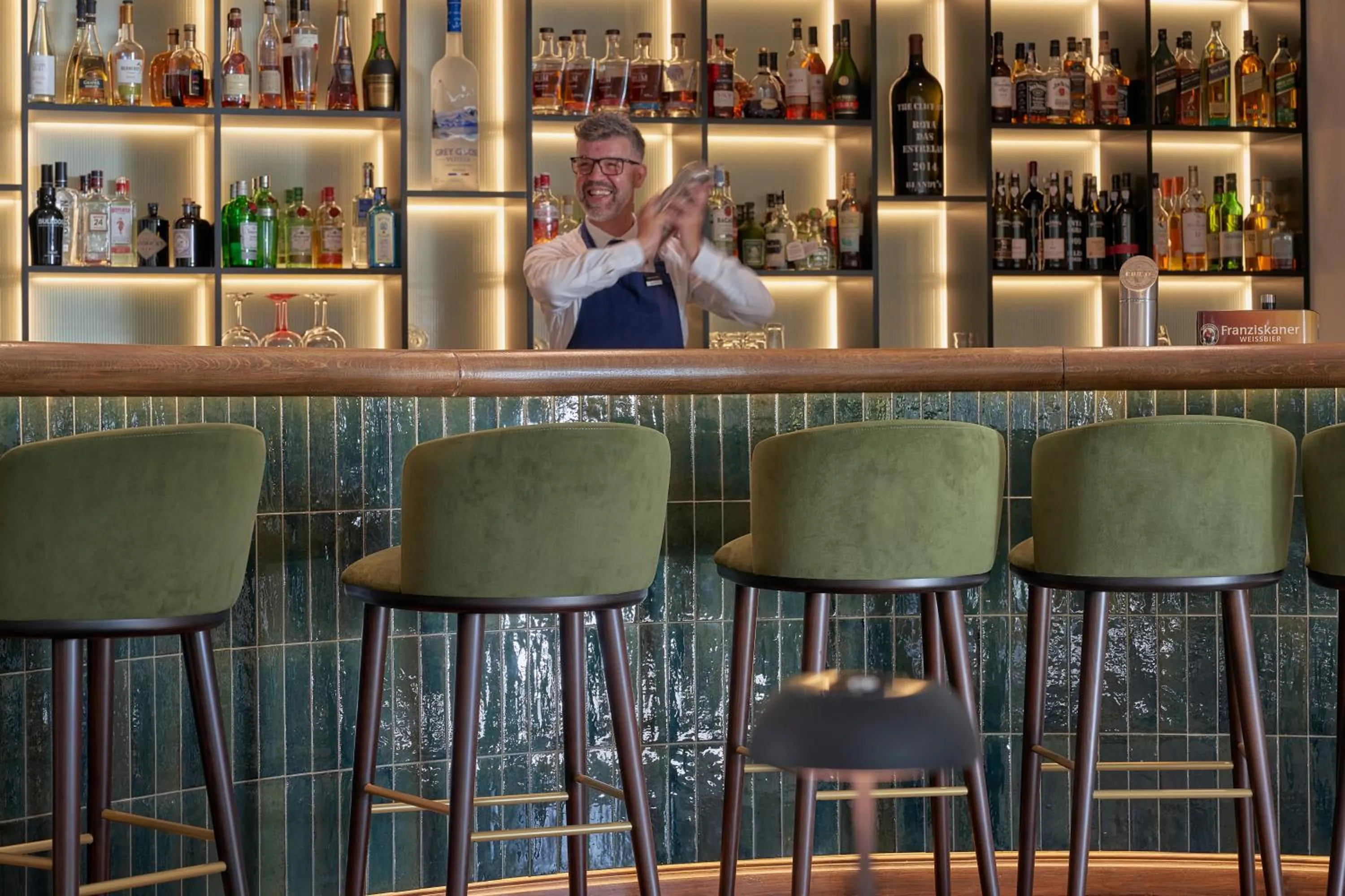 Lounge or bar in The Cliff Bay - PortoBay