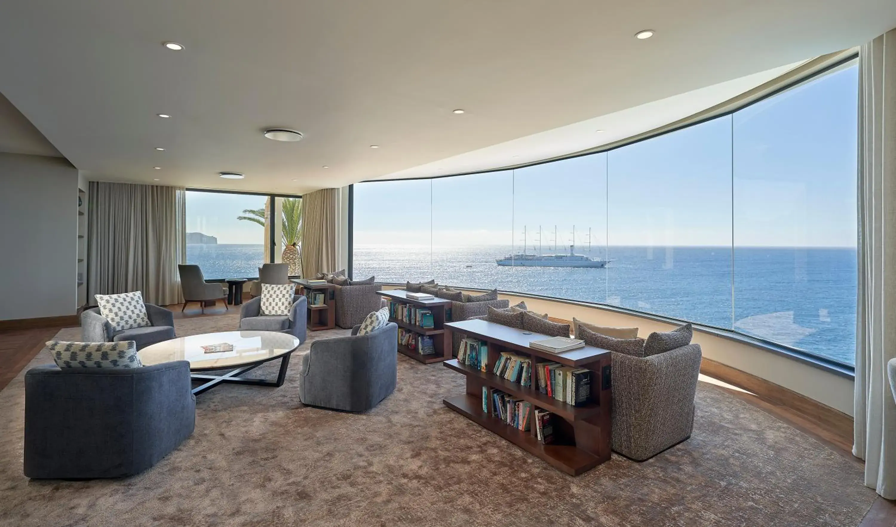 Lounge or bar in The Cliff Bay - PortoBay Lounge or bar in The Cliff Bay - PortoBay