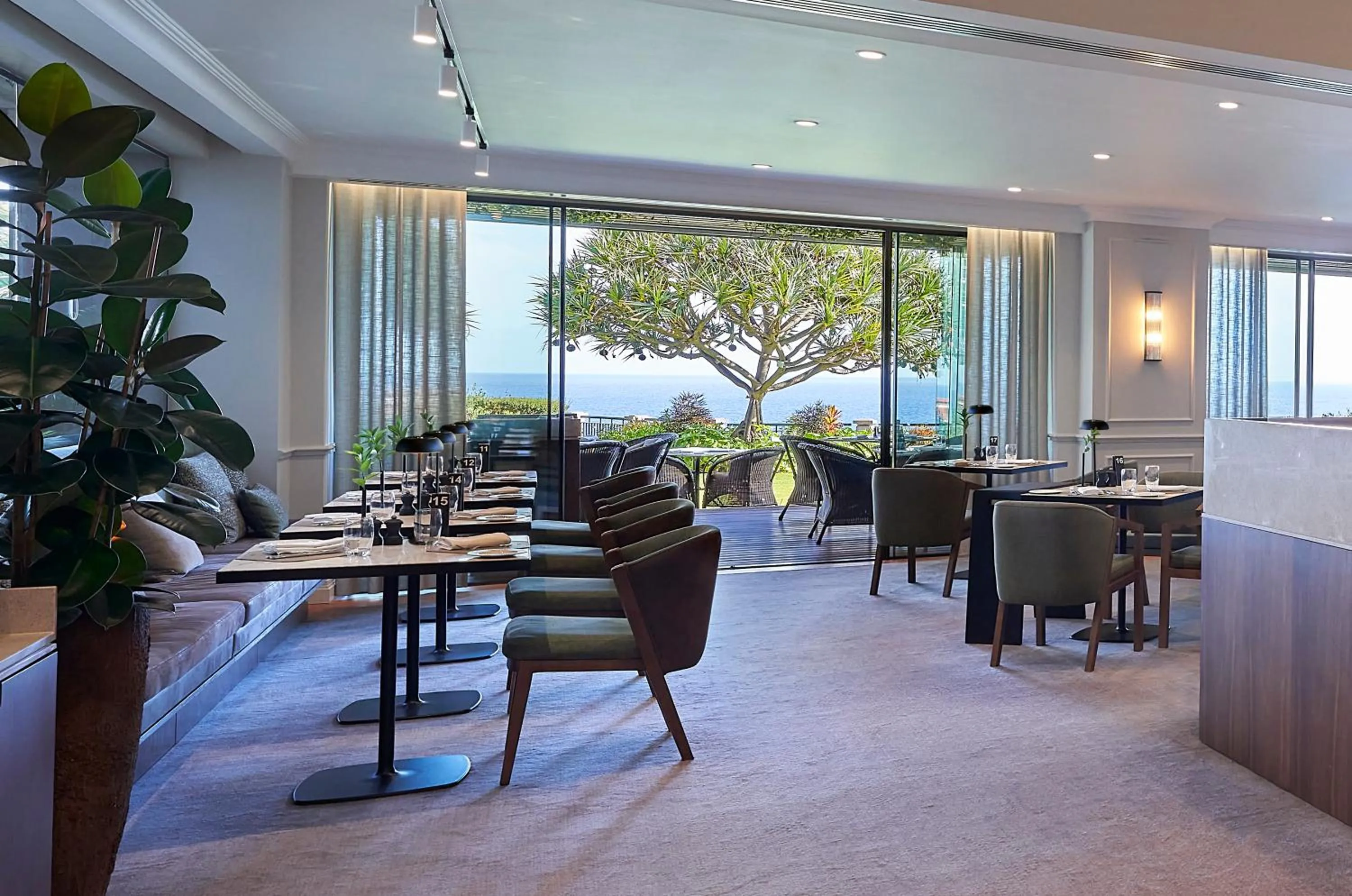 Restaurant/places to eat in The Cliff Bay - PortoBay
