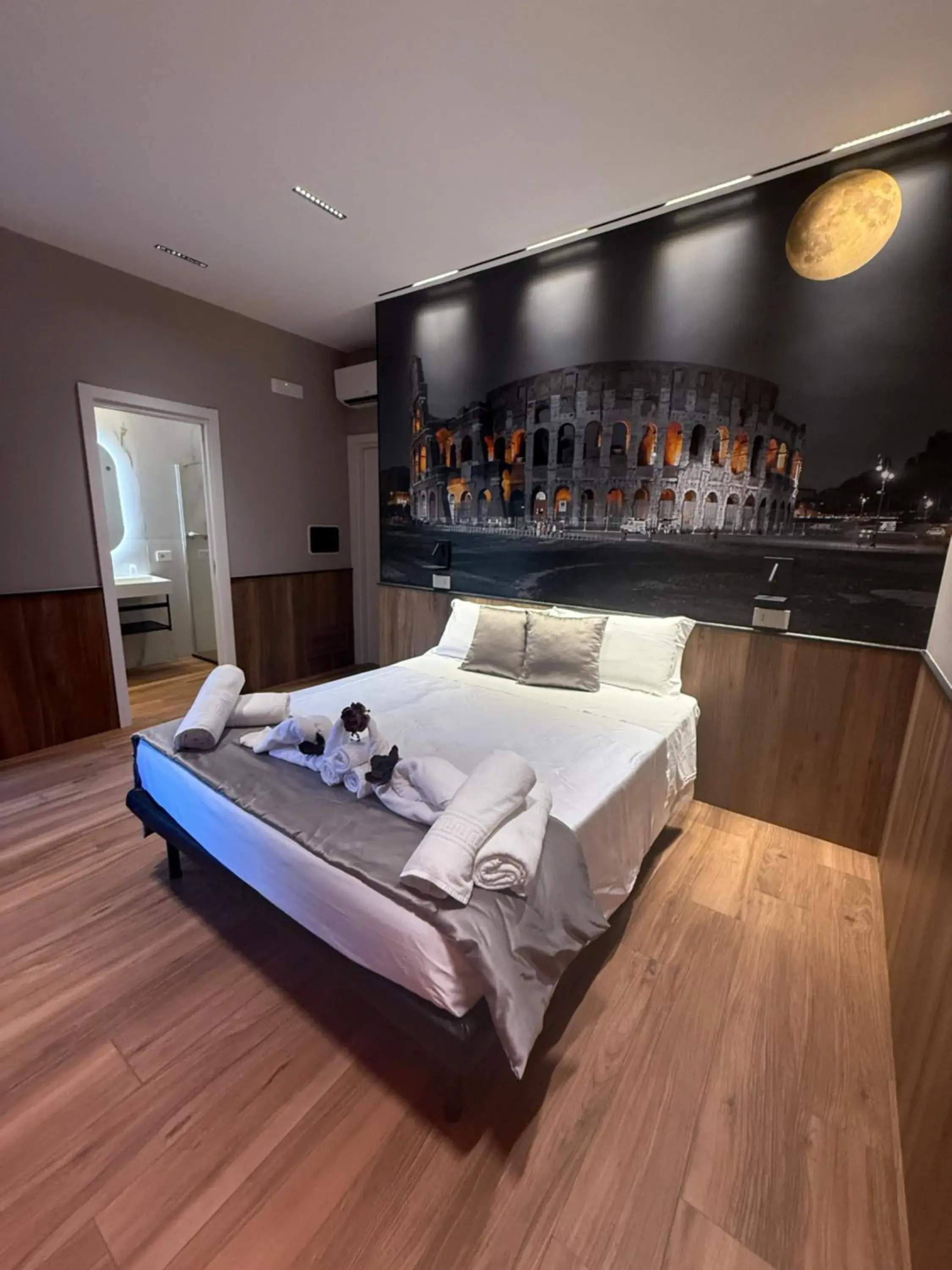 King Room with Spa Bath - single occupancy in Maison Saint Honorè King Room with Spa Bath - single occupancy in Maison Saint Honorè