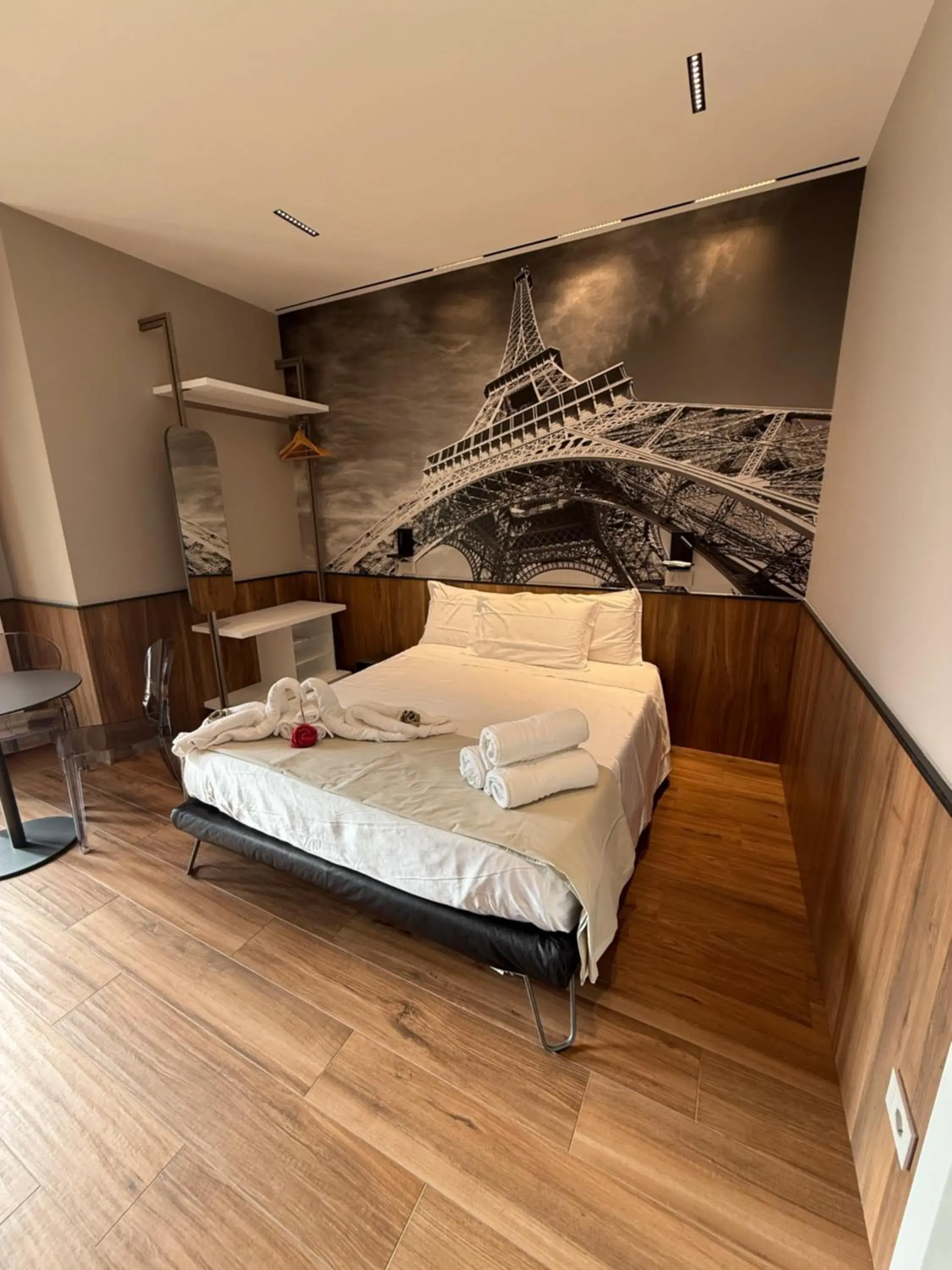 King Room - single occupancy in Maison Saint Honorè King Room - single occupancy in Maison Saint Honorè
