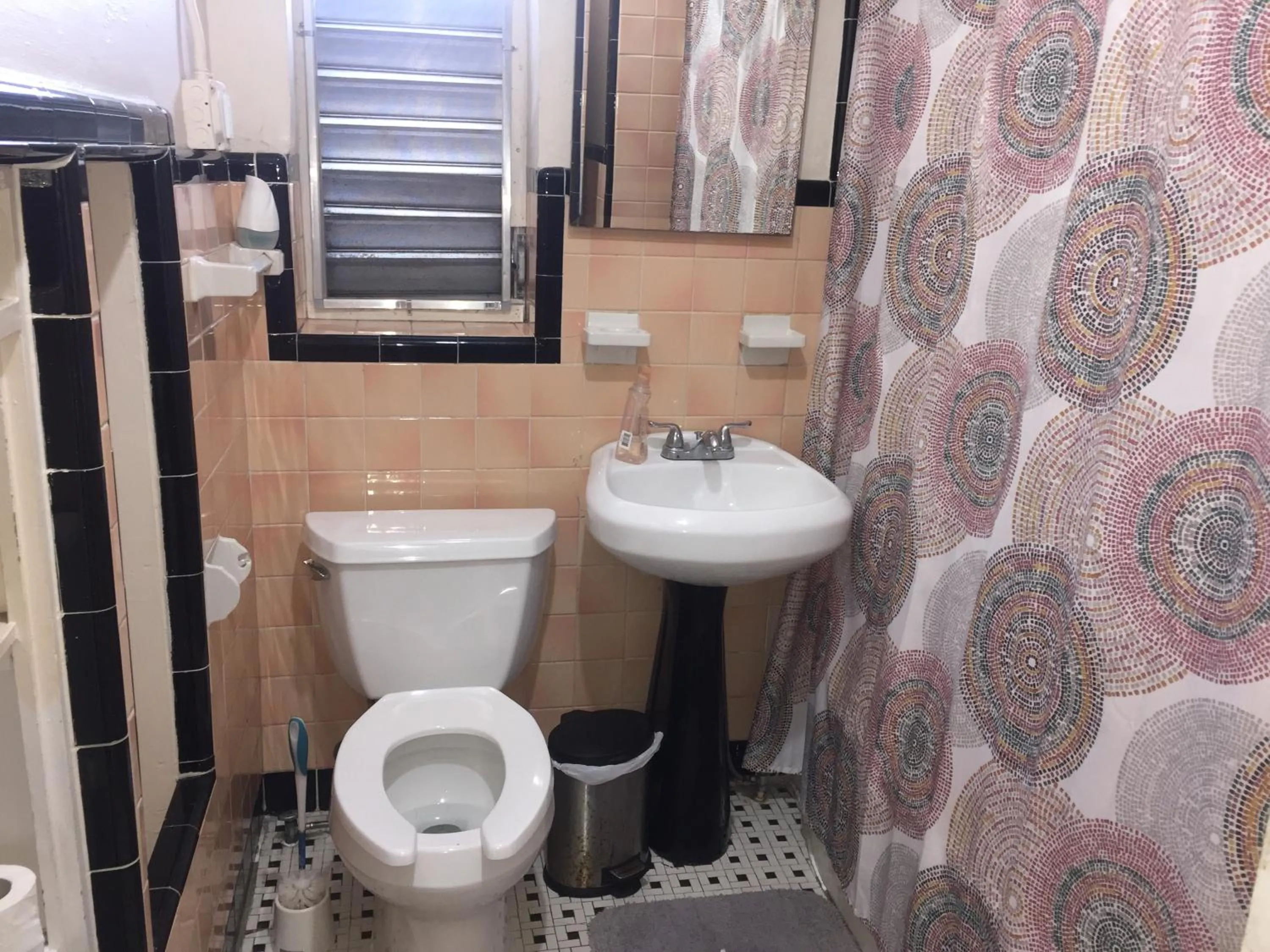 Bathroom in Hoosville Hostel (Formerly The Everglades Hostel)