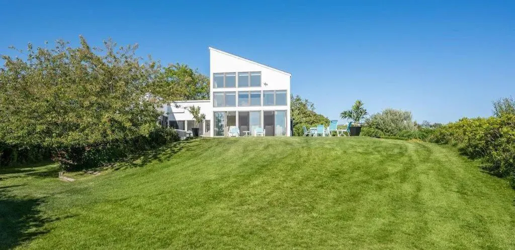 Property building in Townhouses & Captain's Quarters