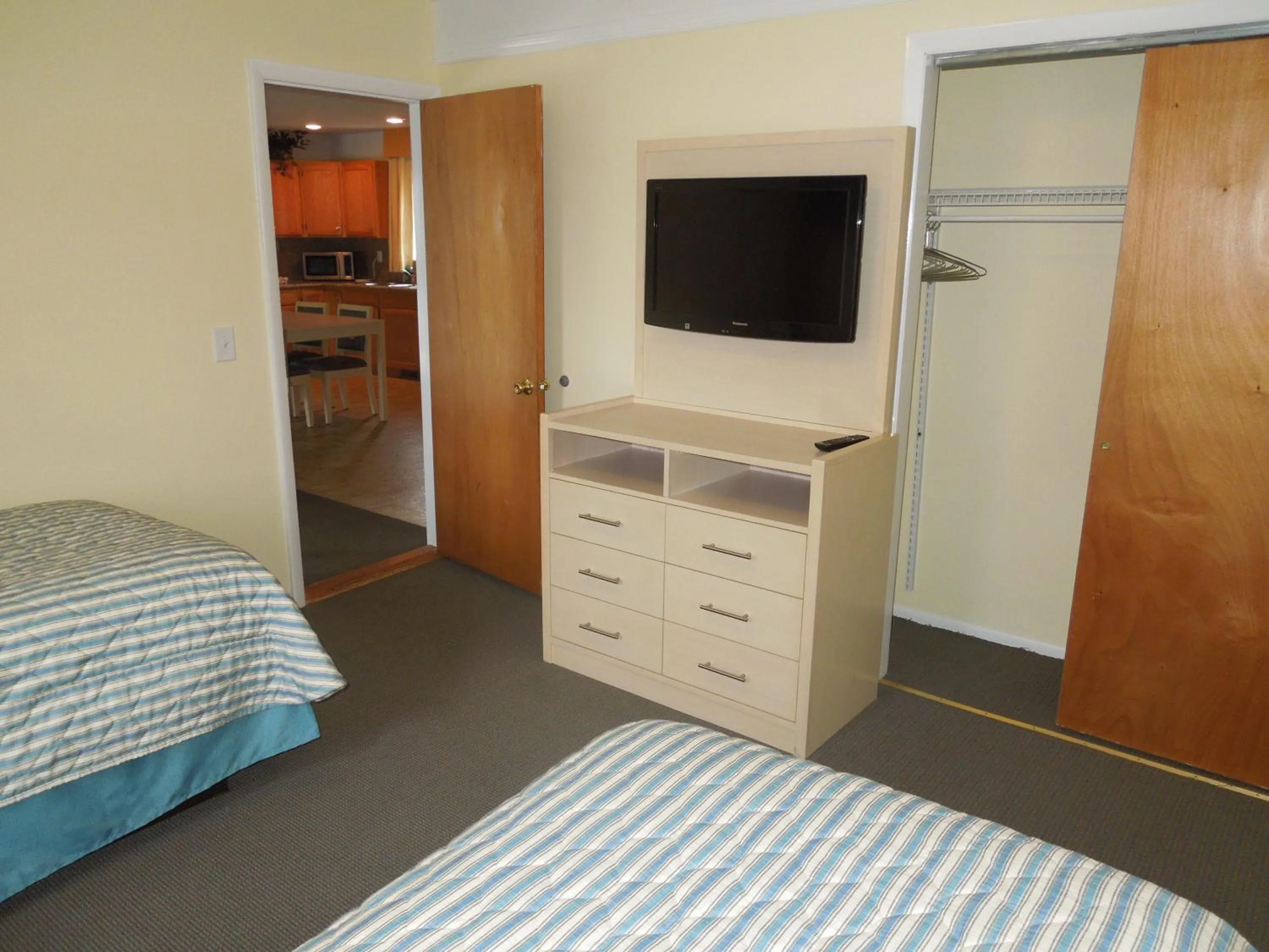 Bedroom, Bed in Townhouses & Captain's Quarters