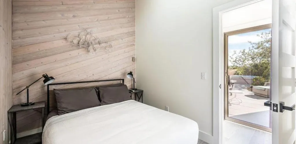 Bedroom, Bed in Townhouses & Captain's Quarters