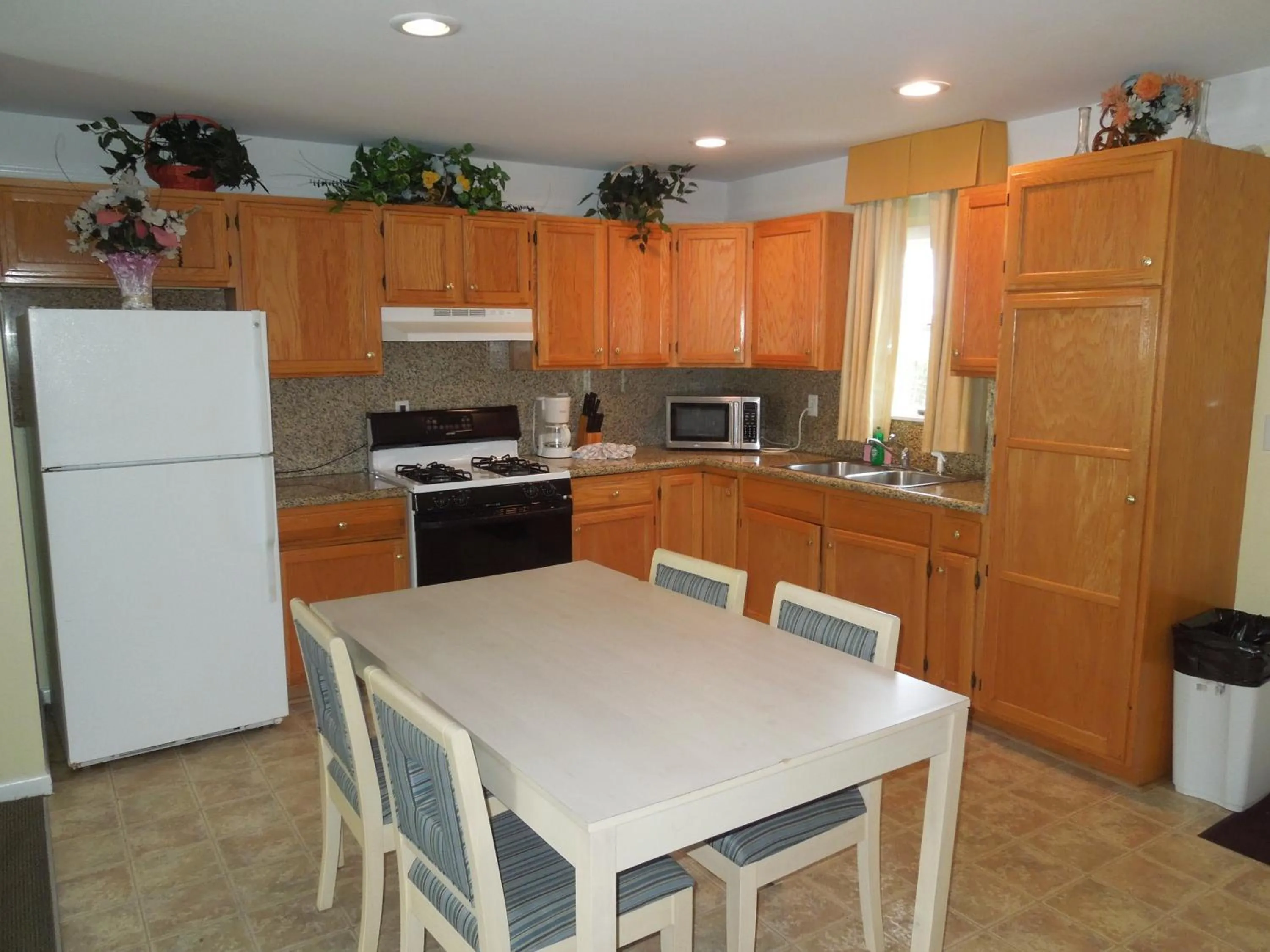 Kitchen or kitchenette in Townhouses & Captain's Quarters