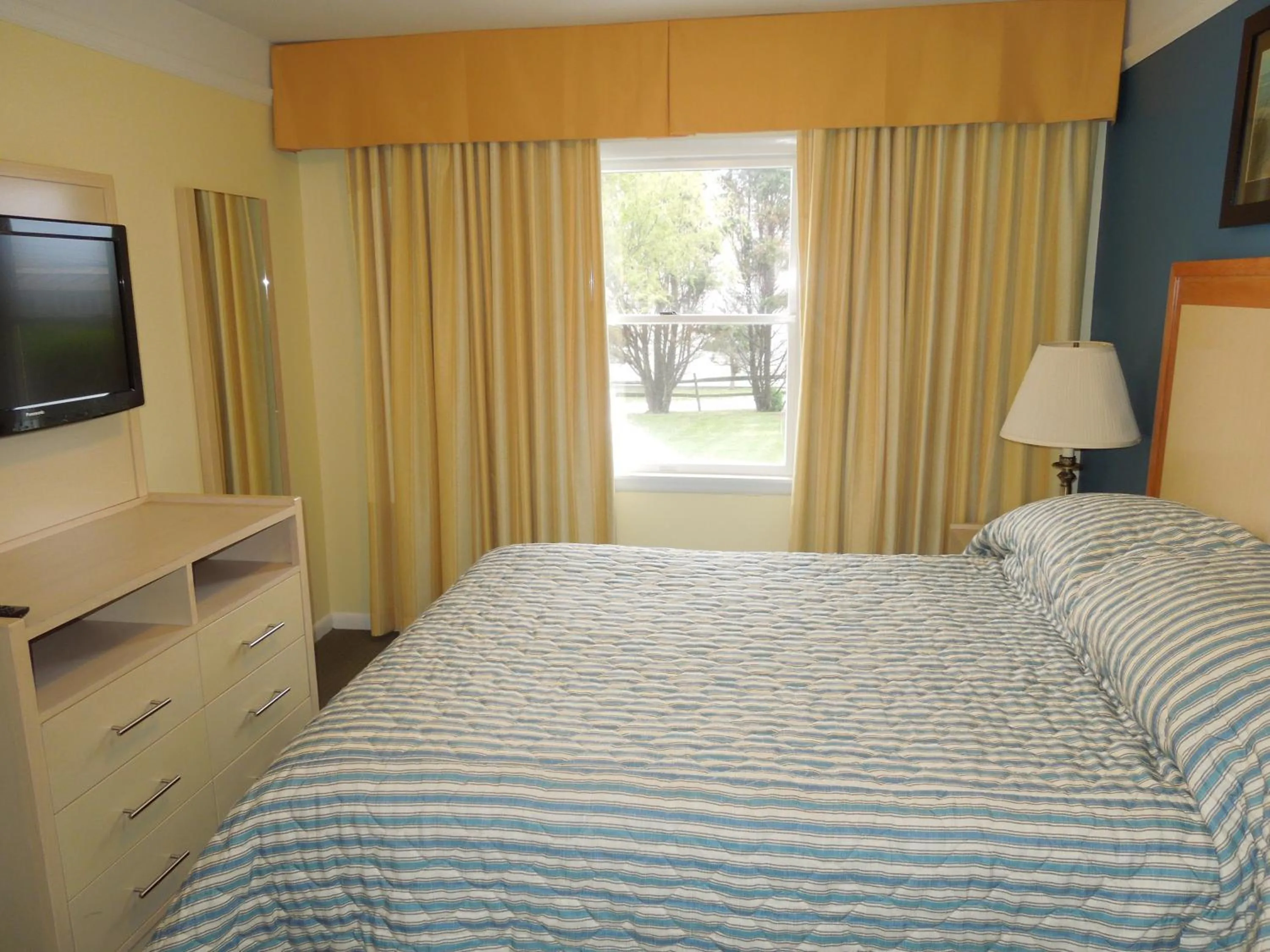 Bedroom, Bed in Townhouses & Captain's Quarters