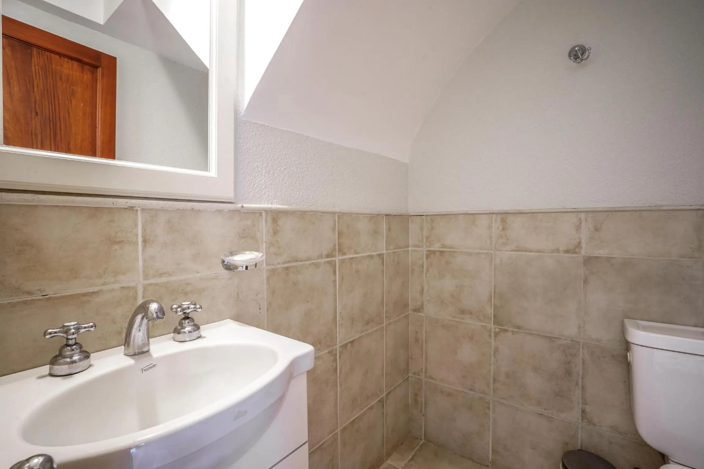 Valeria House Rental Suites