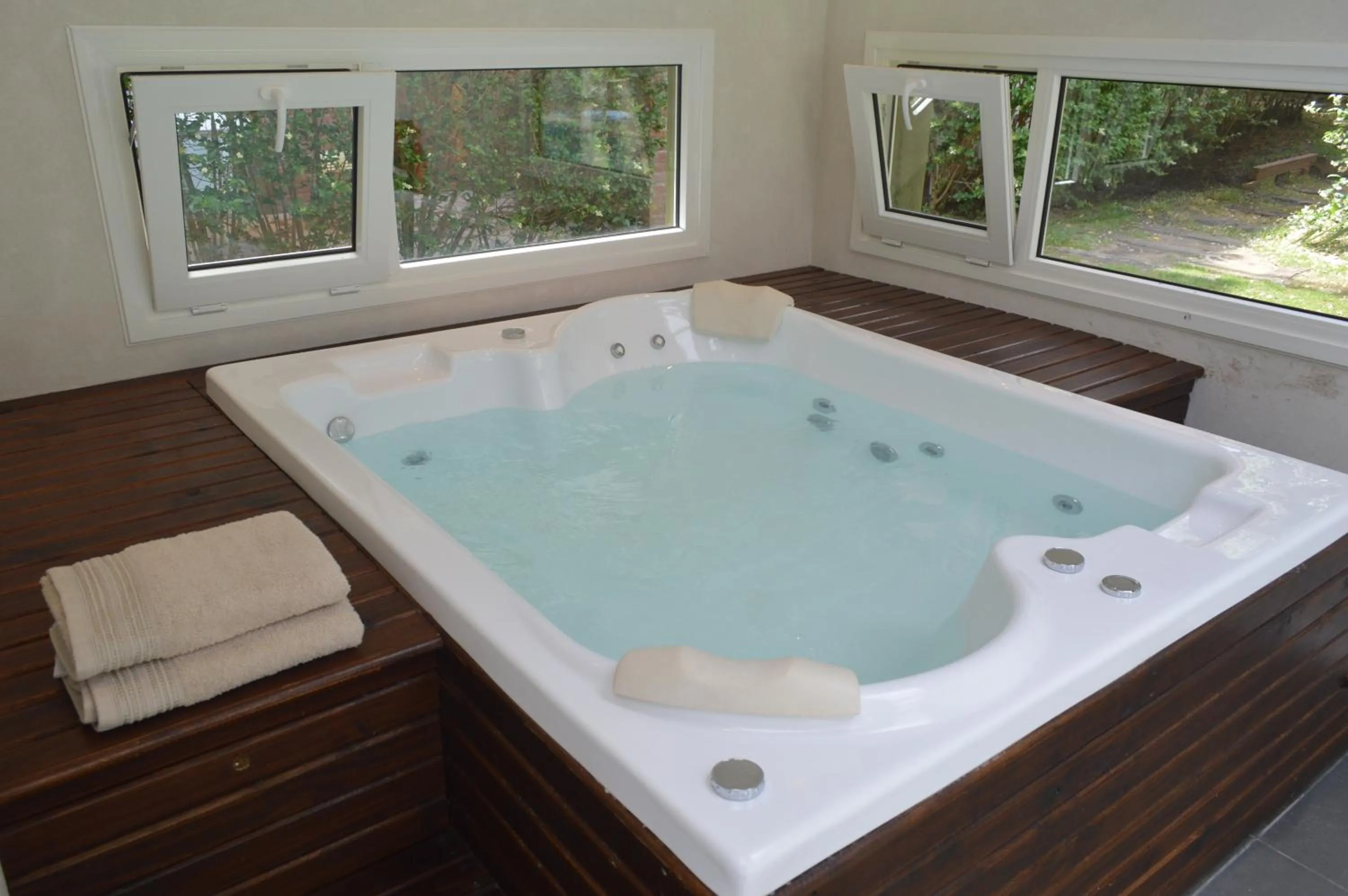 Hot Tub in Valeria House Rental Suites