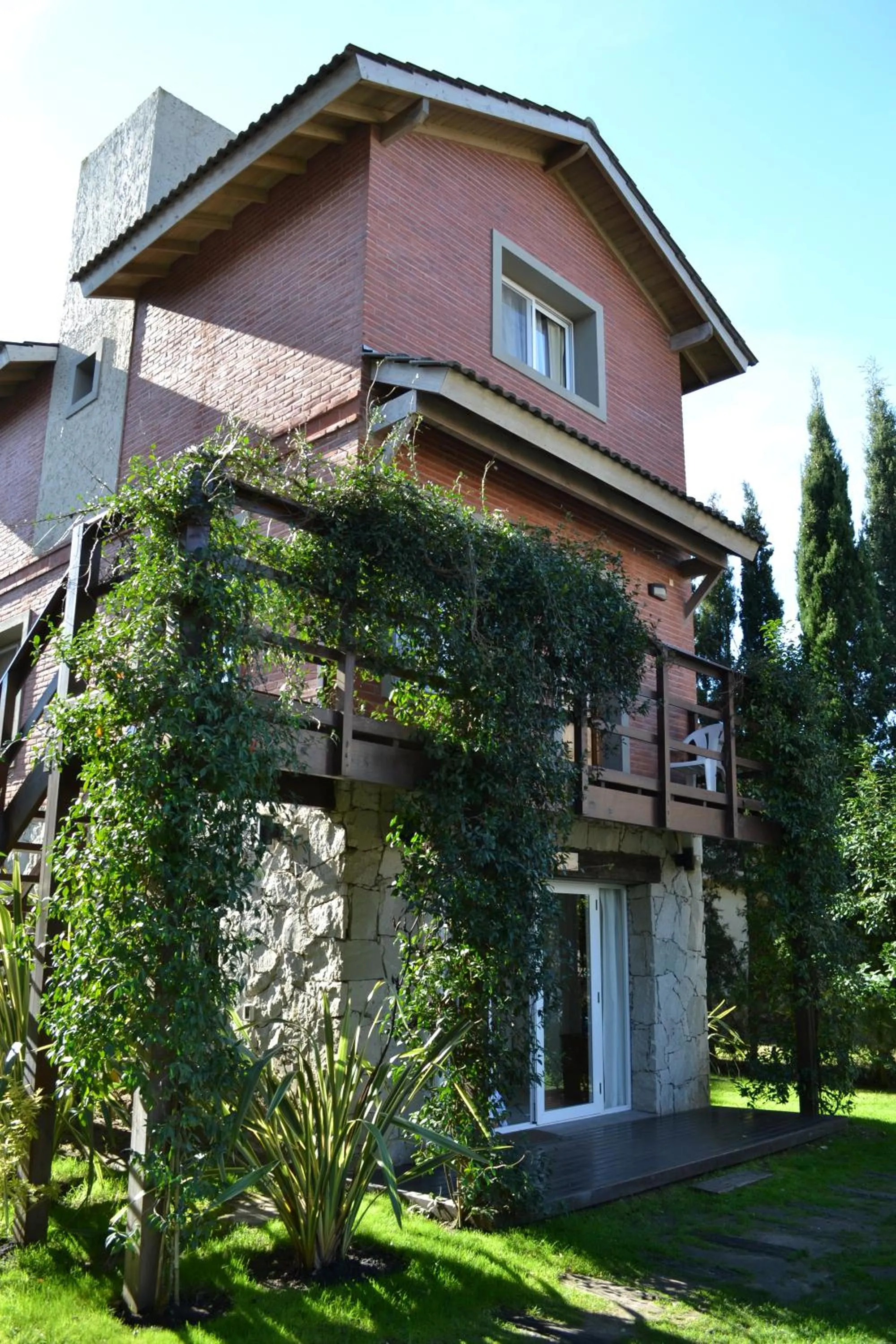 Communal lounge/ TV room in Valeria House Rental Suites