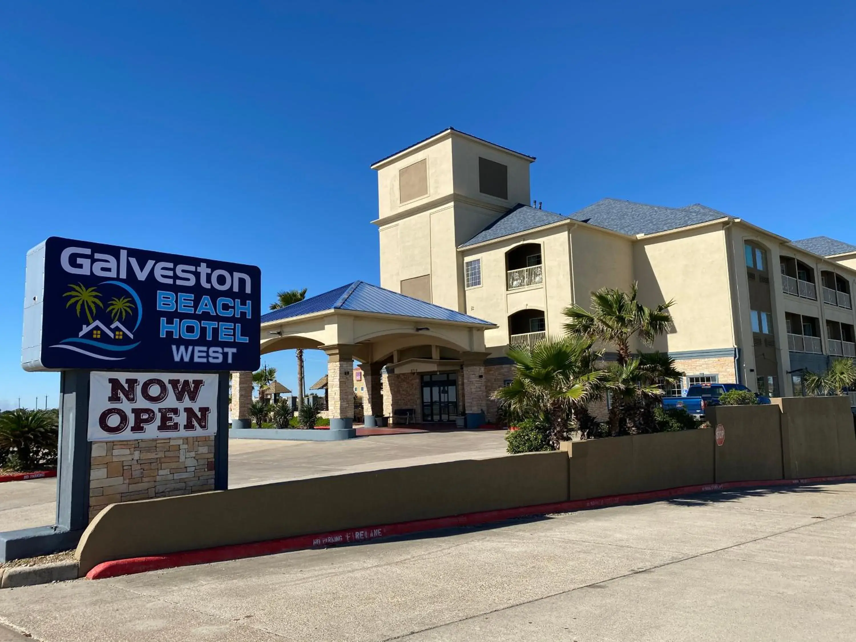 Facade/entrance in Galveston Beach Hotel Facade/entrance in Galveston Beach Hotel