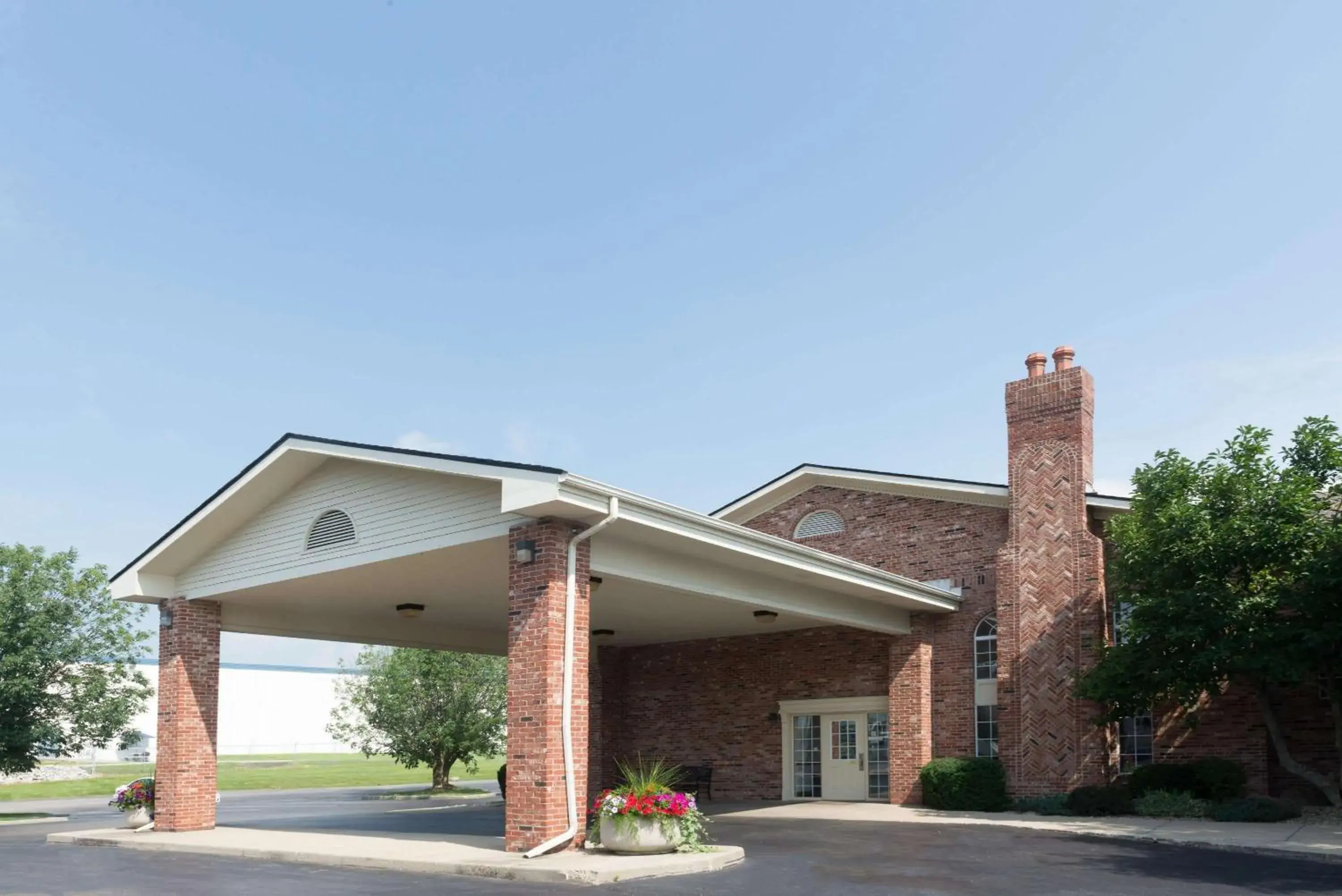 Property building in Super 8 by Wyndham Greenfield Property building in Super 8 by Wyndham Greenfield