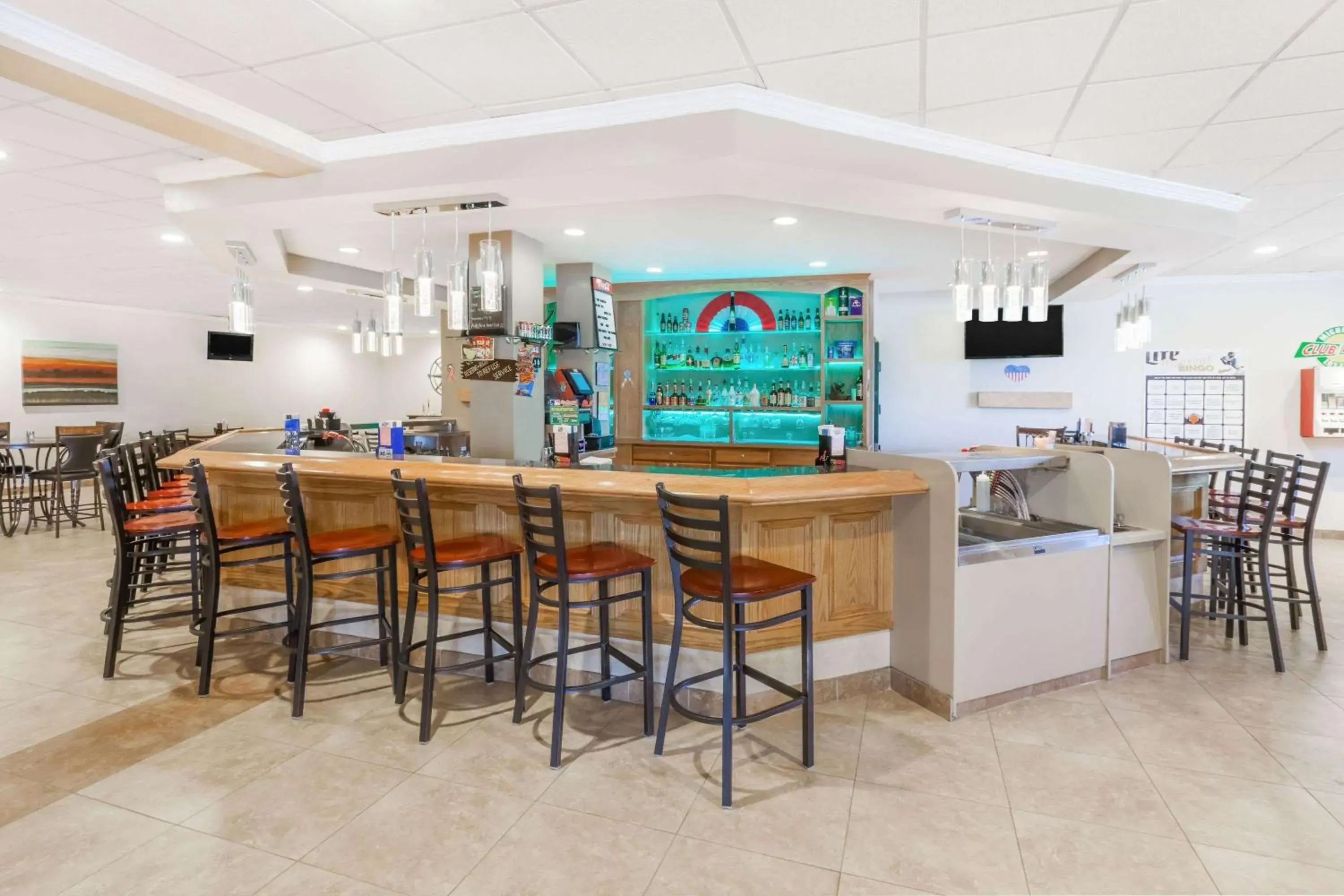 Lounge or bar in Ramada by Wyndham Grayling Hotel & Conference Center Lounge or bar in Ramada by Wyndham Grayling Hotel & Conference Center