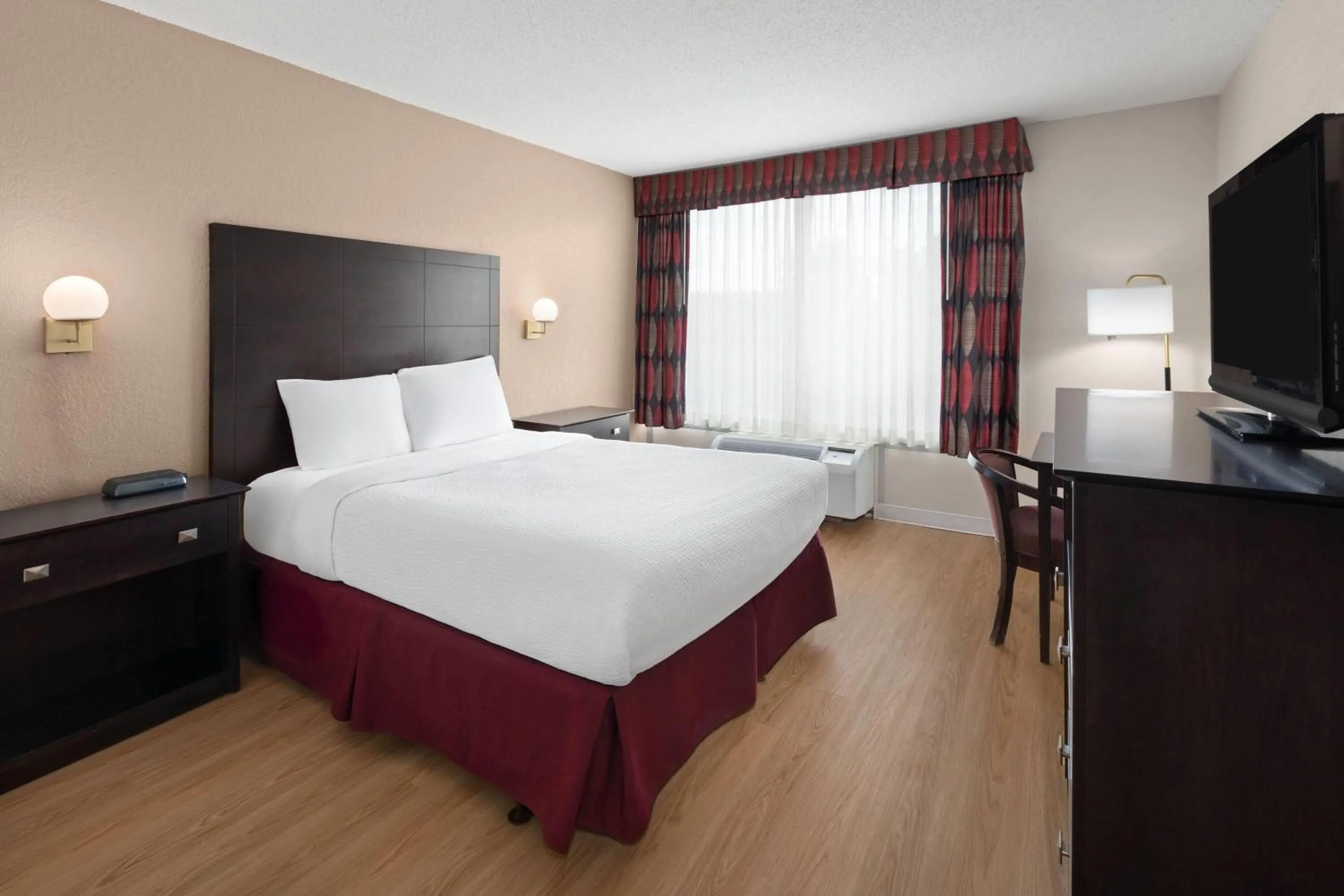 Photo of the whole room, Bed in Ramada by Wyndham Grayling Hotel & Conference Center