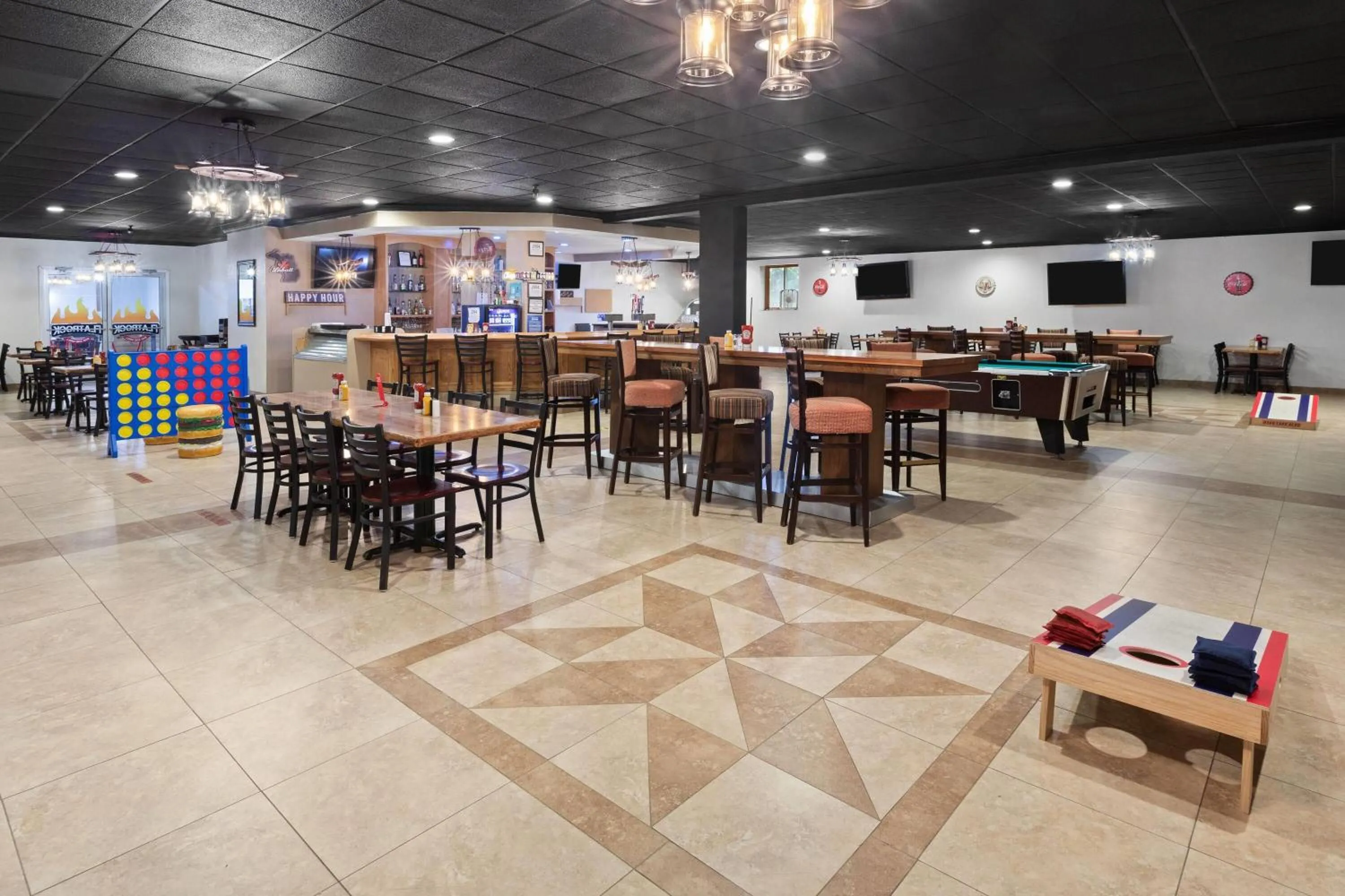 Lounge or bar in Ramada by Wyndham Grayling Hotel & Conference Center