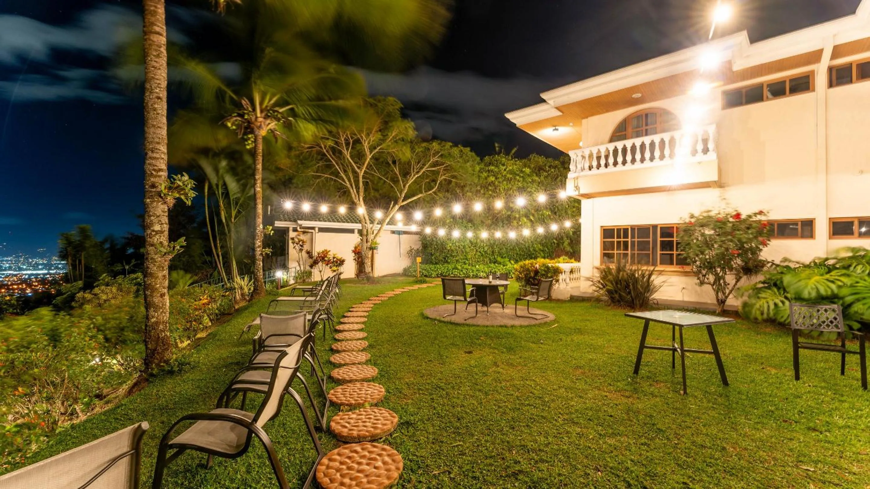 Property building in Buena Vista Chic Hotel