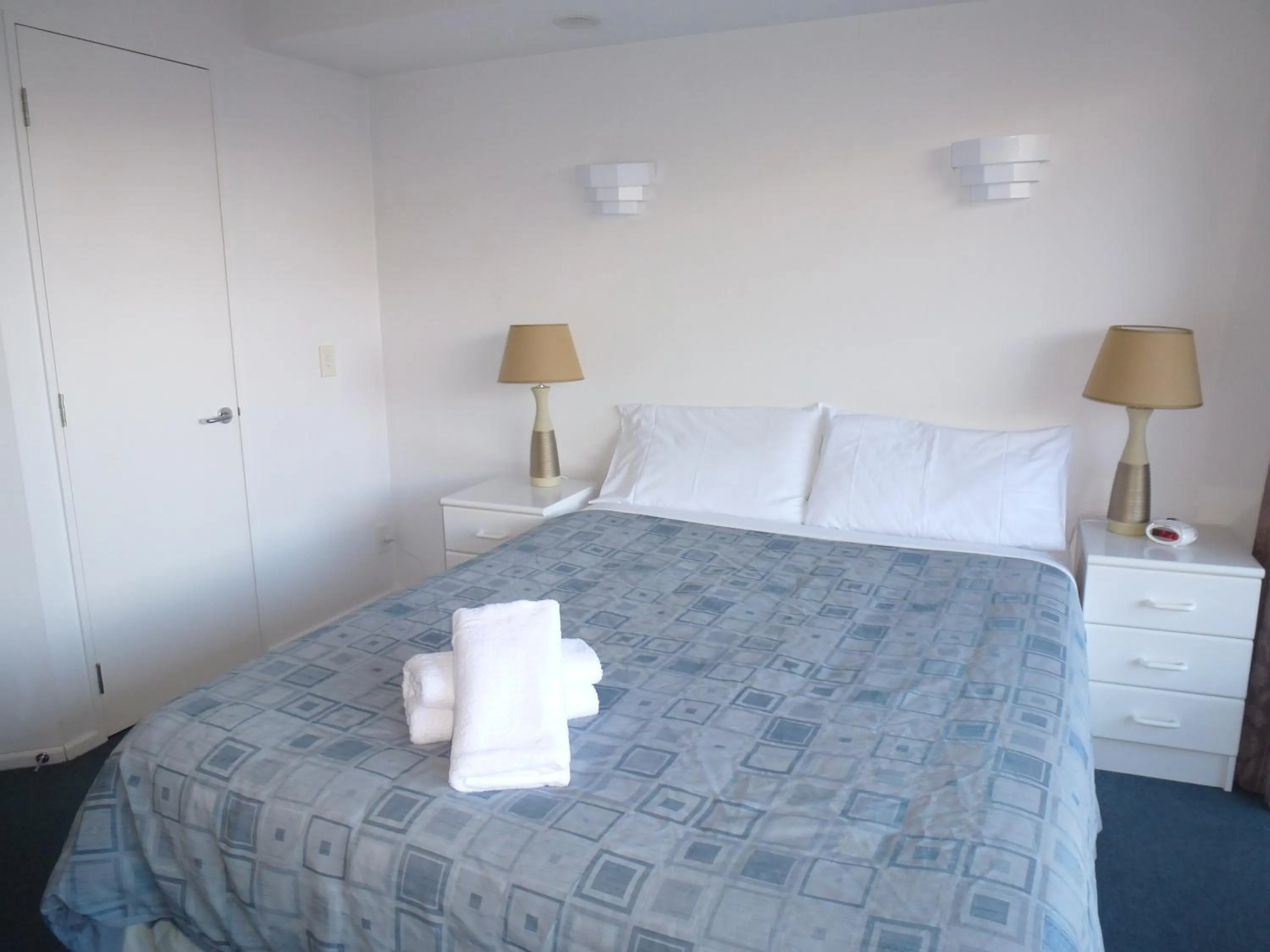 Photo of the whole room, Bed in Lakefront Apartments,18 LAKE ESPLANADE ROAD