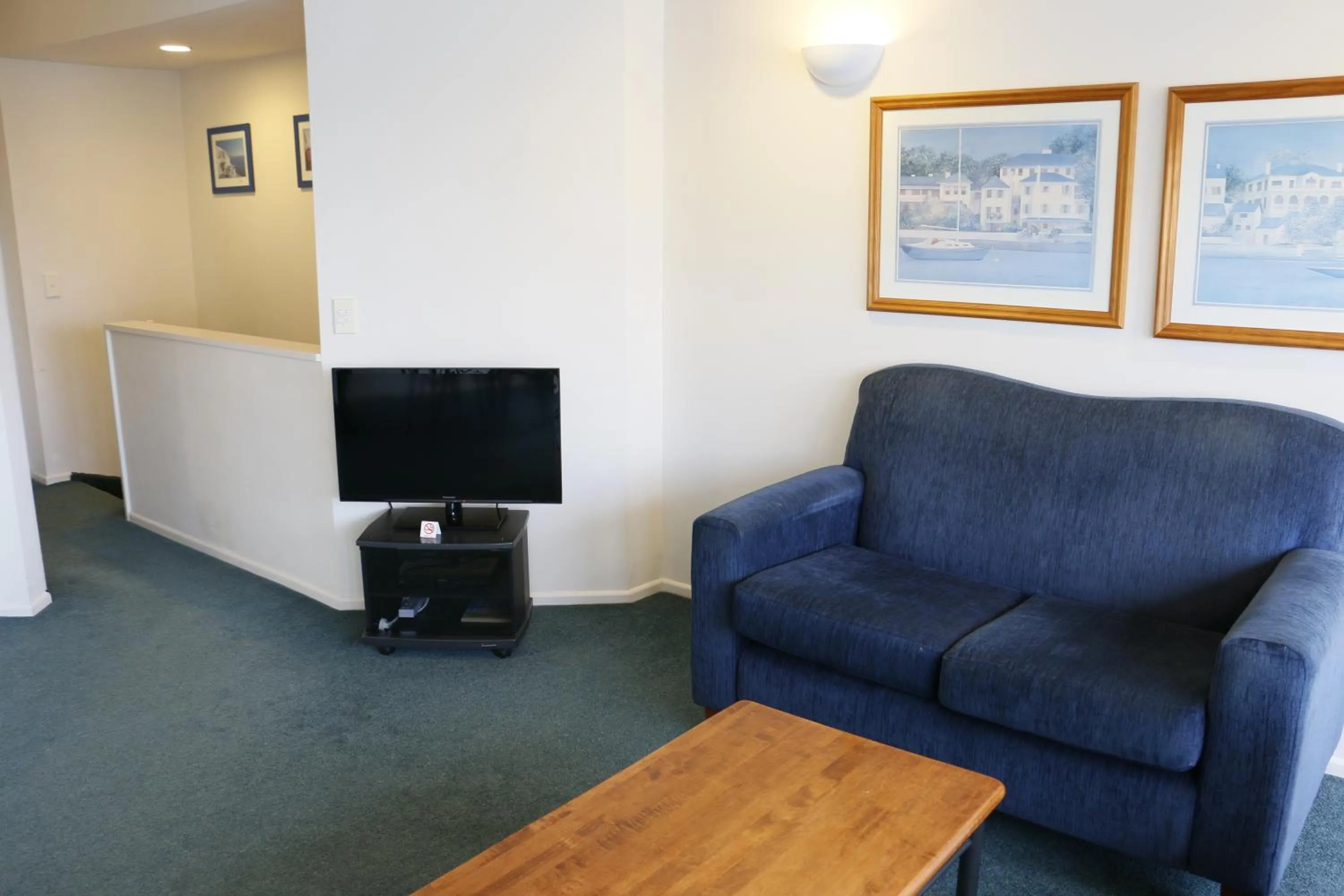 Living room in Lakefront Apartments,18 LAKE ESPLANADE ROAD