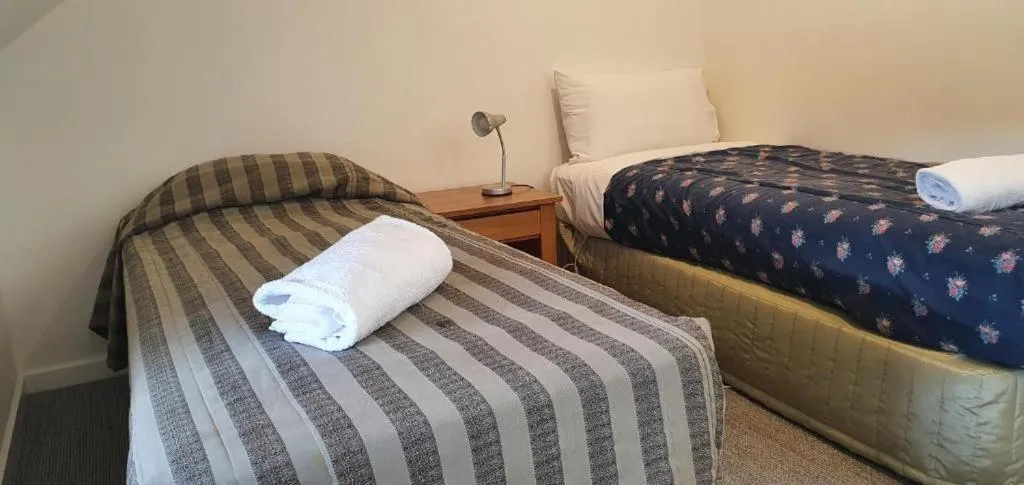 Bedroom, Bed in Lakefront Apartments,18 LAKE ESPLANADE ROAD