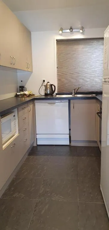 Kitchen or kitchenette in Lakefront Apartments,18 LAKE ESPLANADE ROAD