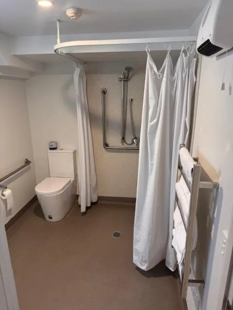 Lakefront Apartments,18 LAKE ESPLANADE ROAD