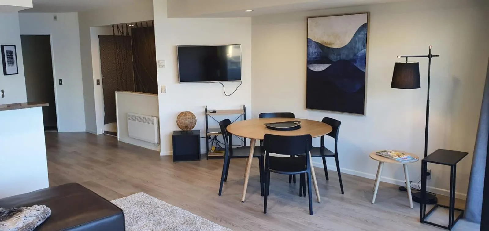 TV and multimedia in Lakefront Apartments,18 LAKE ESPLANADE ROAD