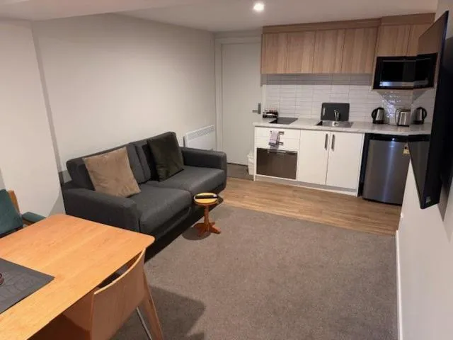 Lakefront Apartments,18 LAKE ESPLANADE ROAD