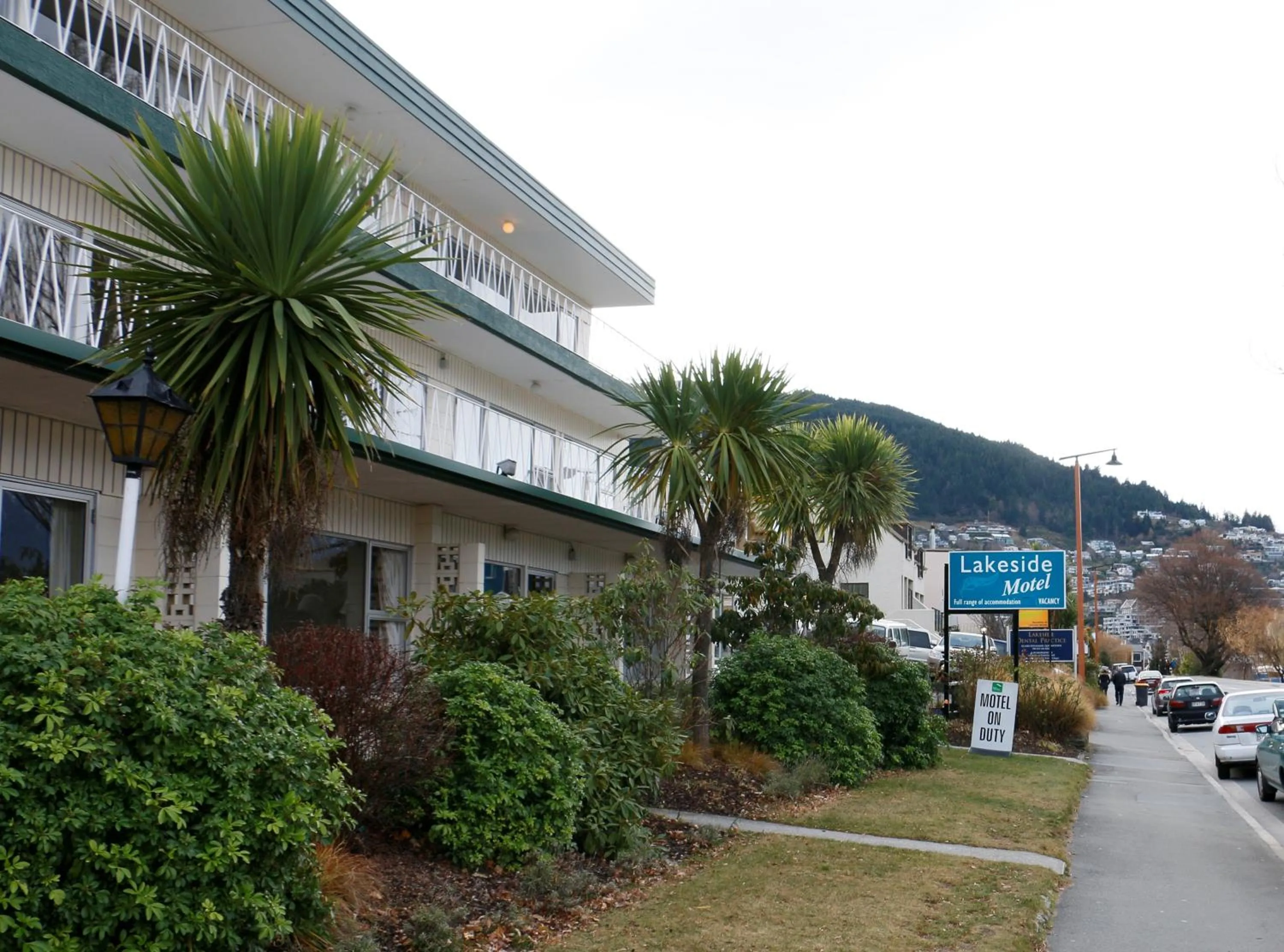 Property building in Lakeside Motel