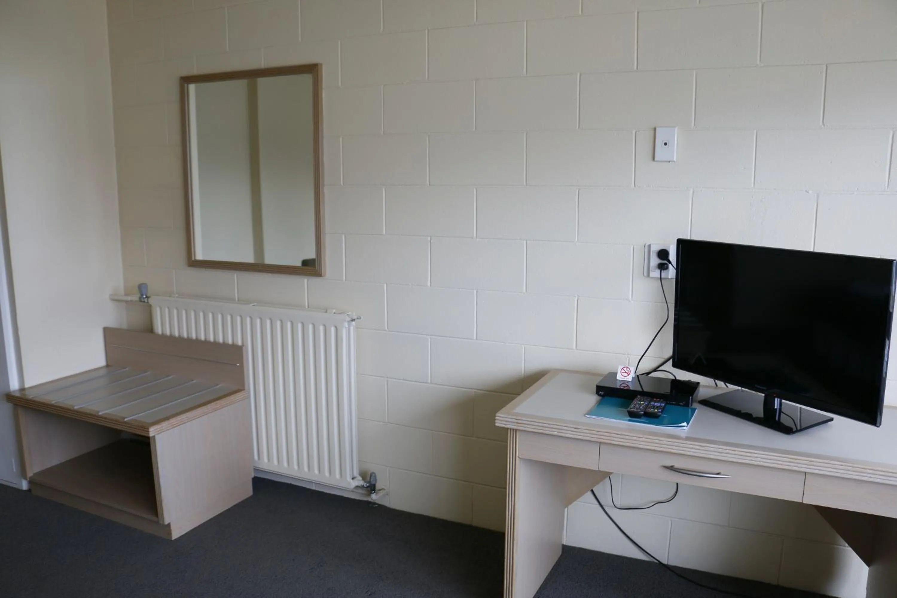 Decorative detail in Lakeside Motel