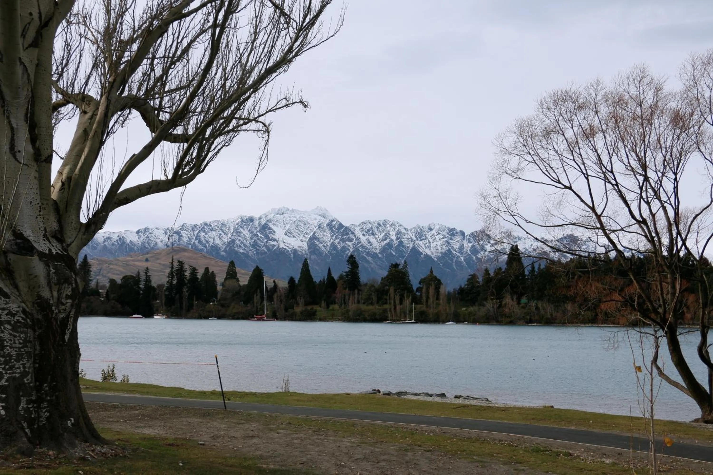 Day in Lakeside Motel
