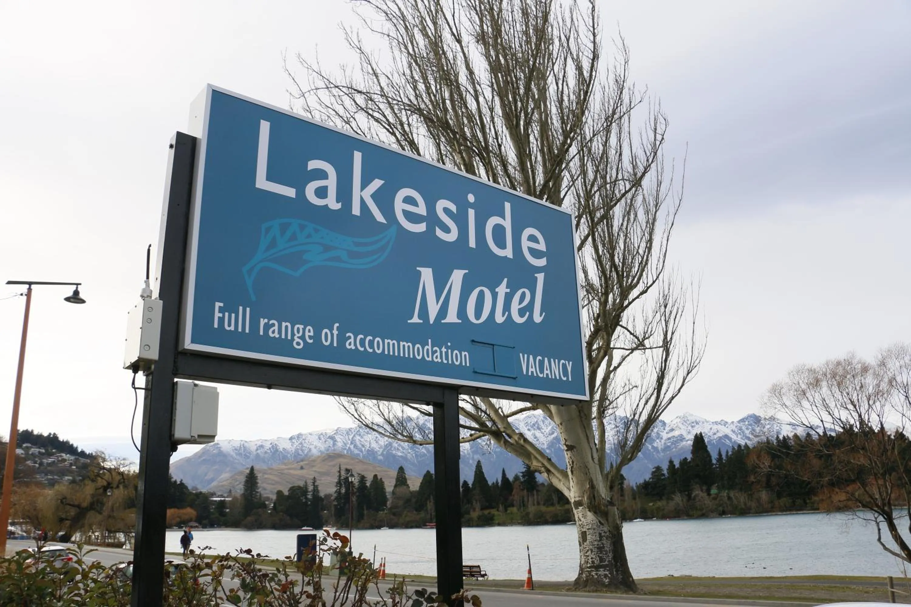 Day in Lakeside Motel