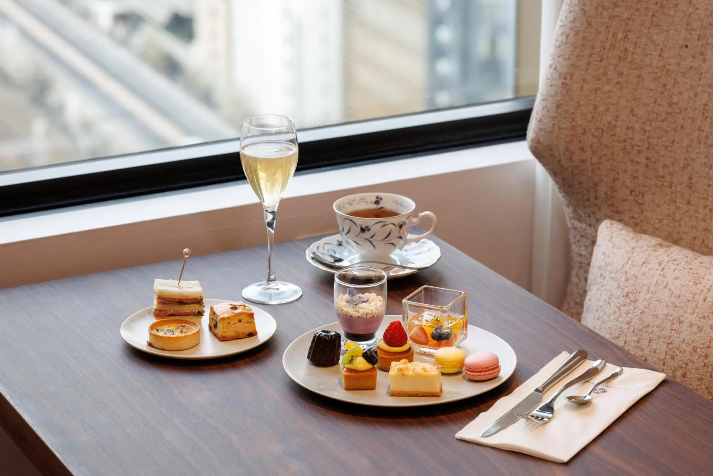 Lounge or bar in Dai-ichi Hotel Tokyo Lounge or bar in Dai-ichi Hotel Tokyo