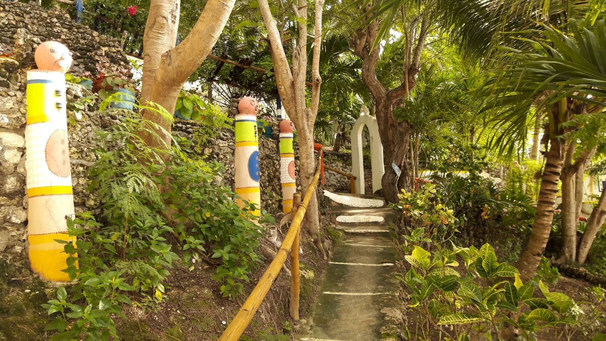 Garden in Casa de la Playa Beach Resort