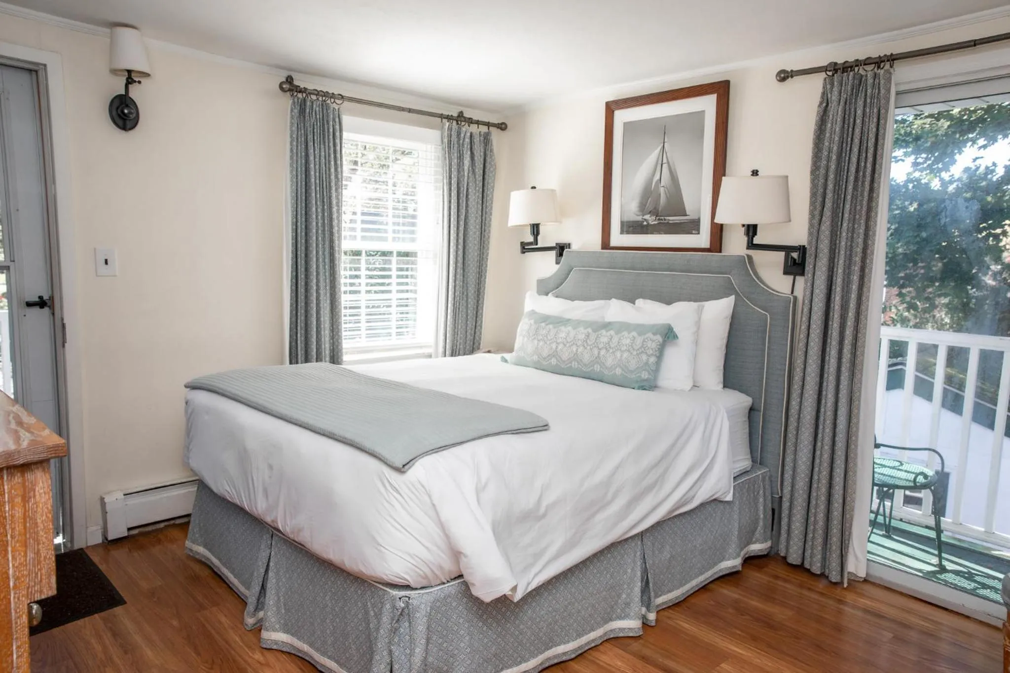 Bed in Three Village Inn