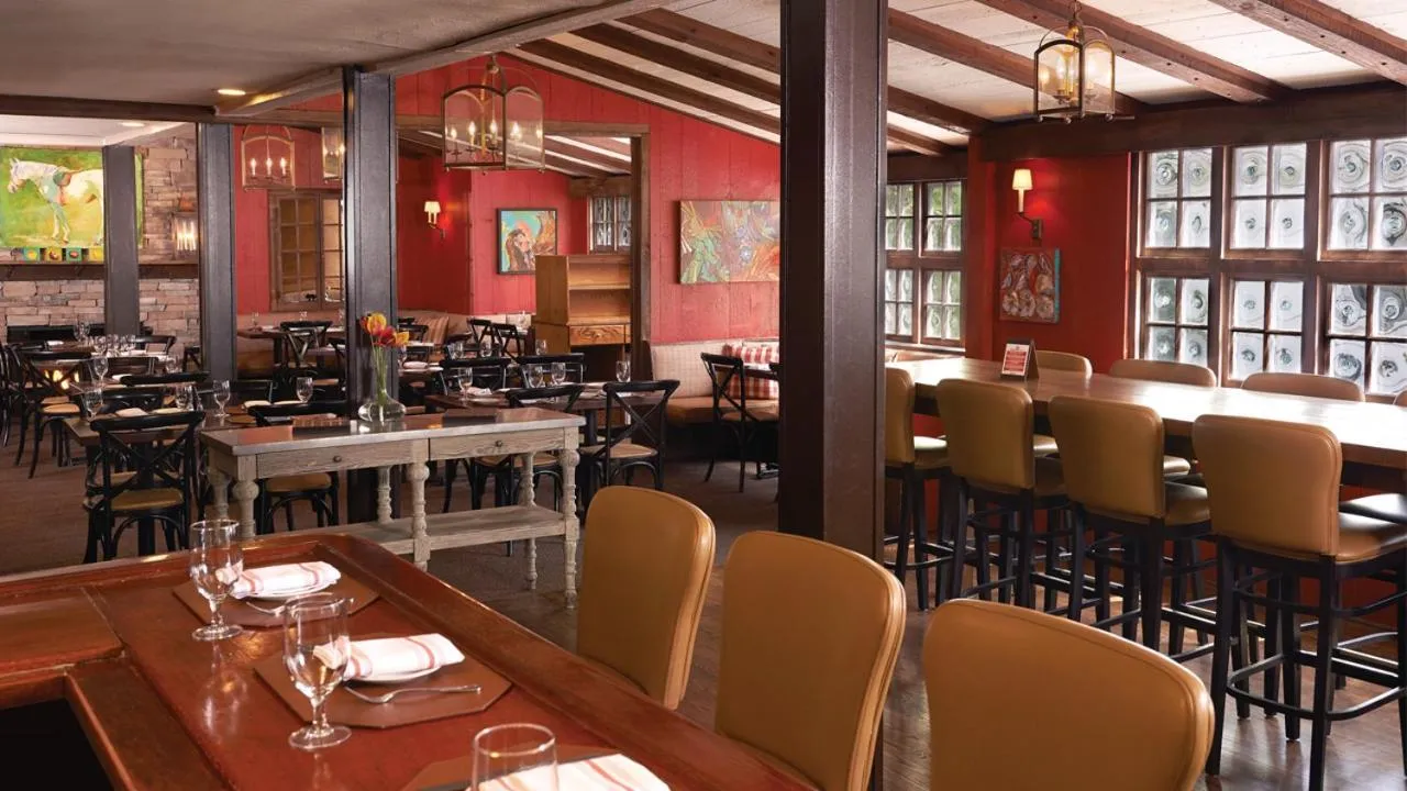 Restaurant/places to eat in Three Village Inn