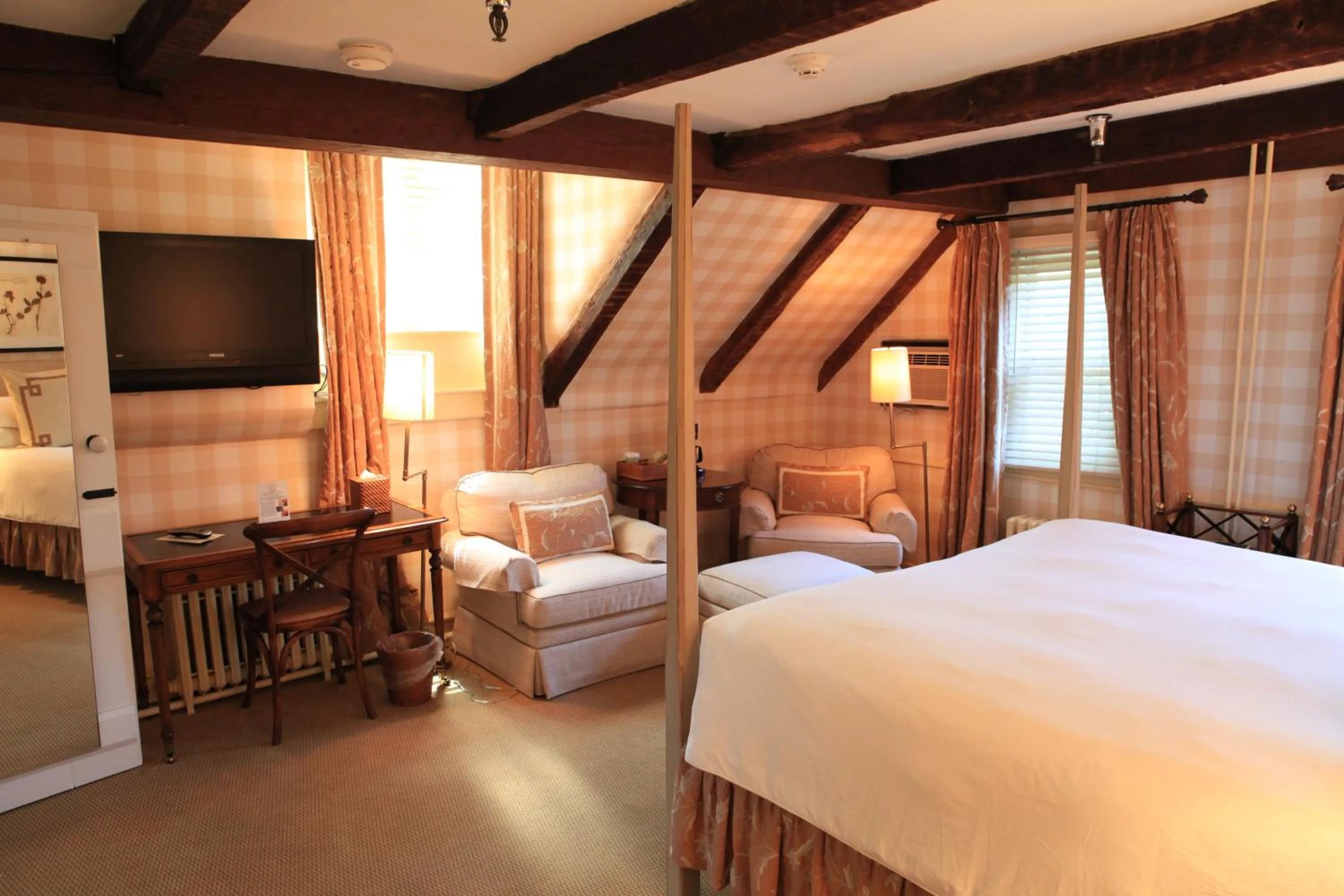 Bed in Three Village Inn