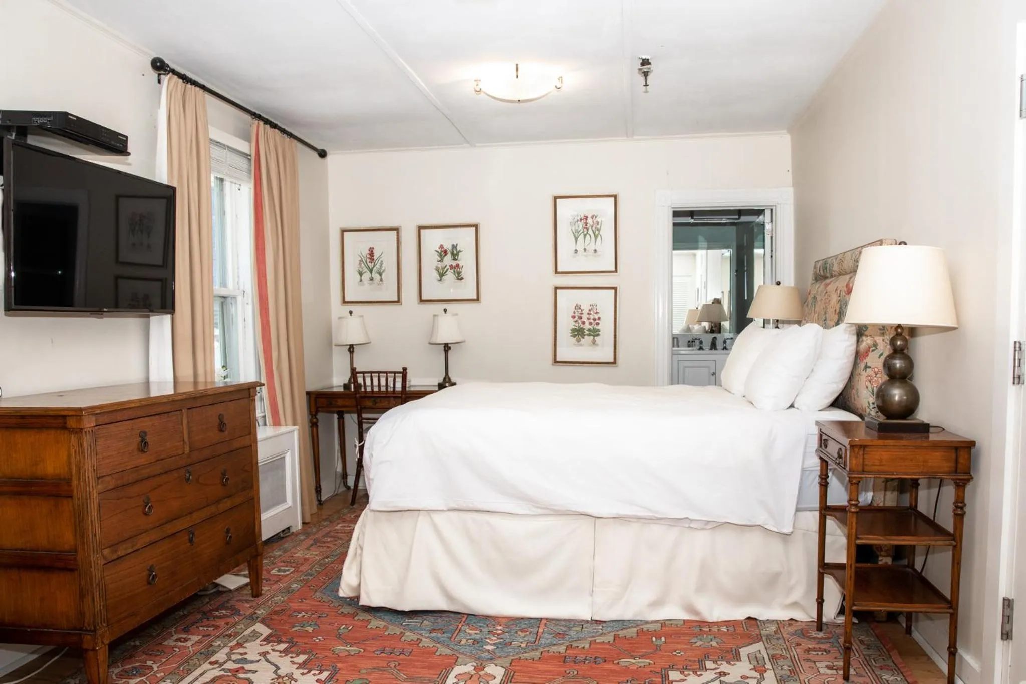 Bed in Three Village Inn