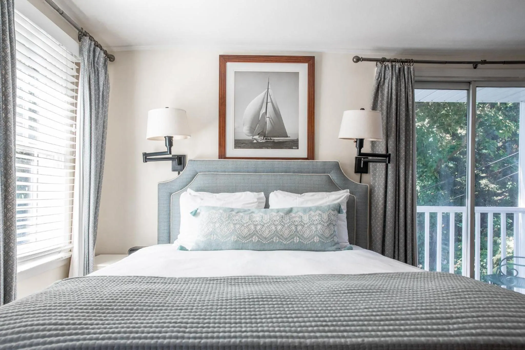 Bed in Three Village Inn