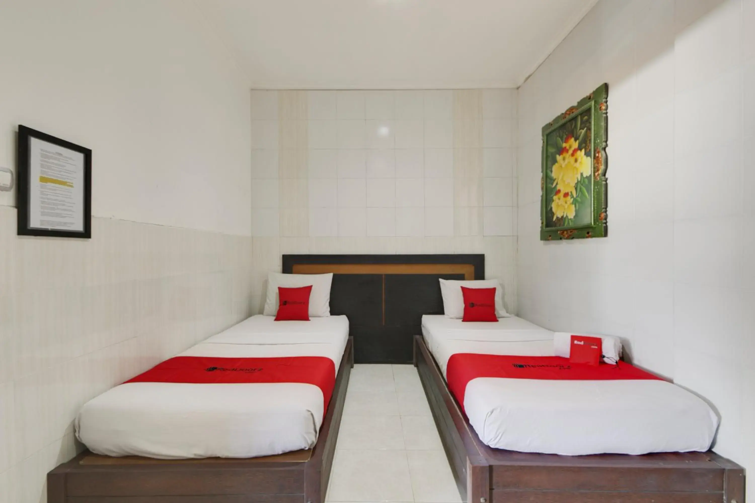 Bed in RedDoorz near Stadion Kompyang Sujana Bali Bed in RedDoorz near Stadion Kompyang Sujana Bali