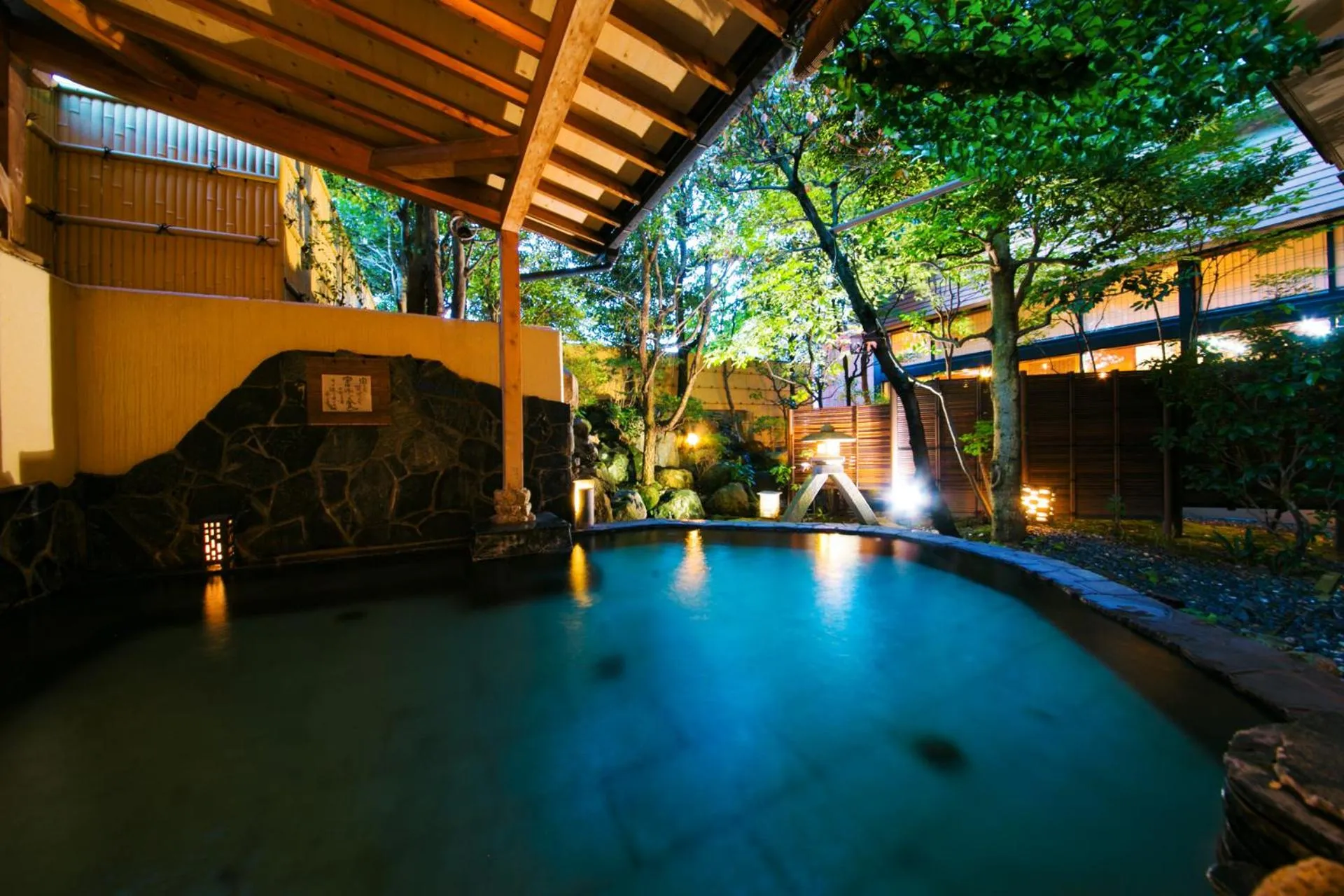 Open Air Bath in Houshoutei