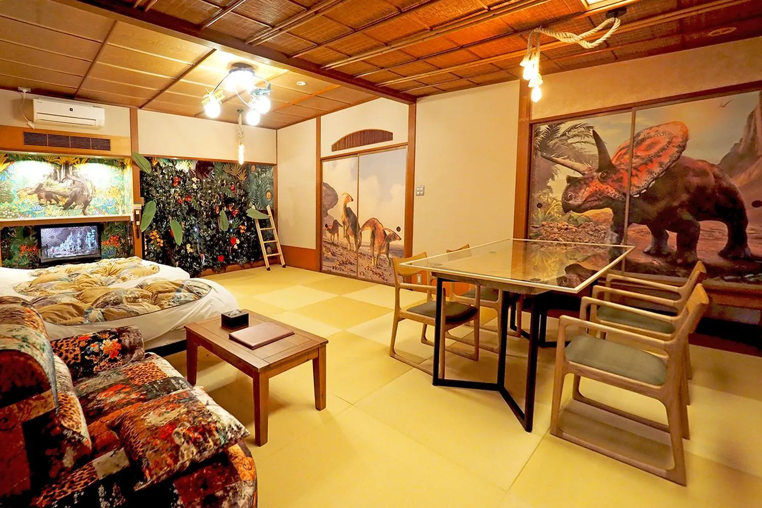 Photo of the whole room in Houshoutei