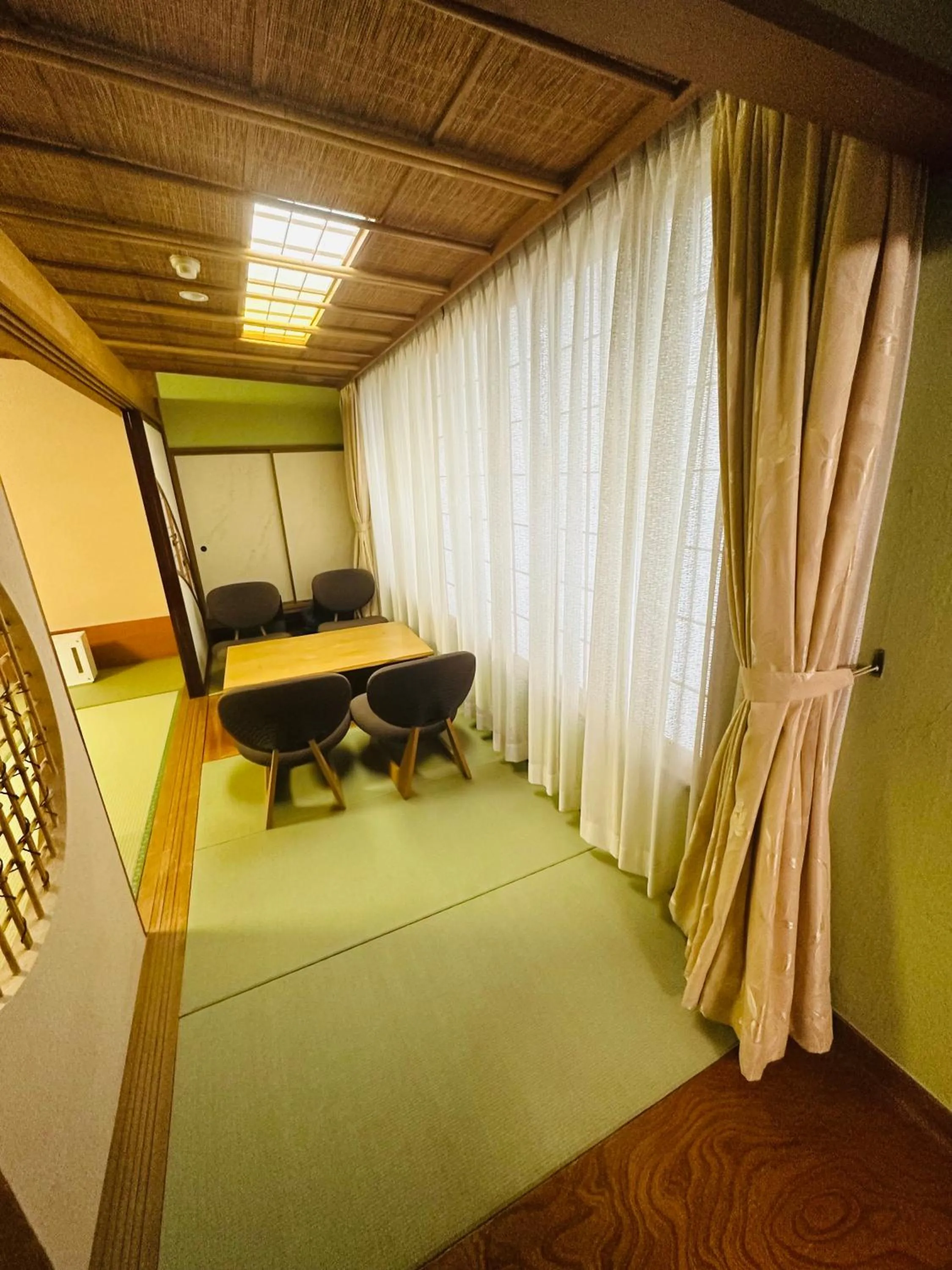 Photo of the whole room in Houshoutei