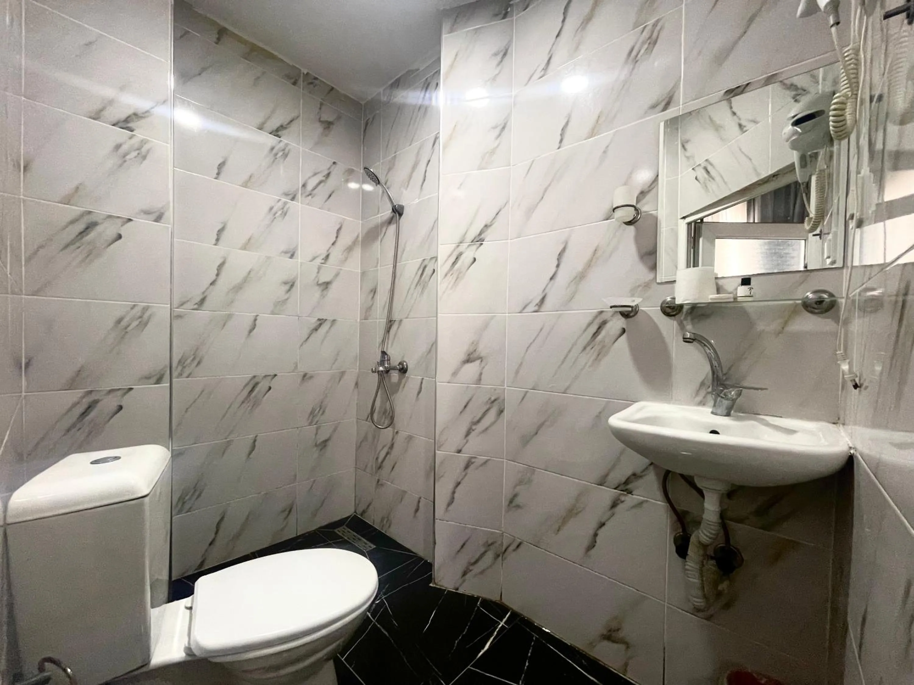 Shower in Hotel Yasmin